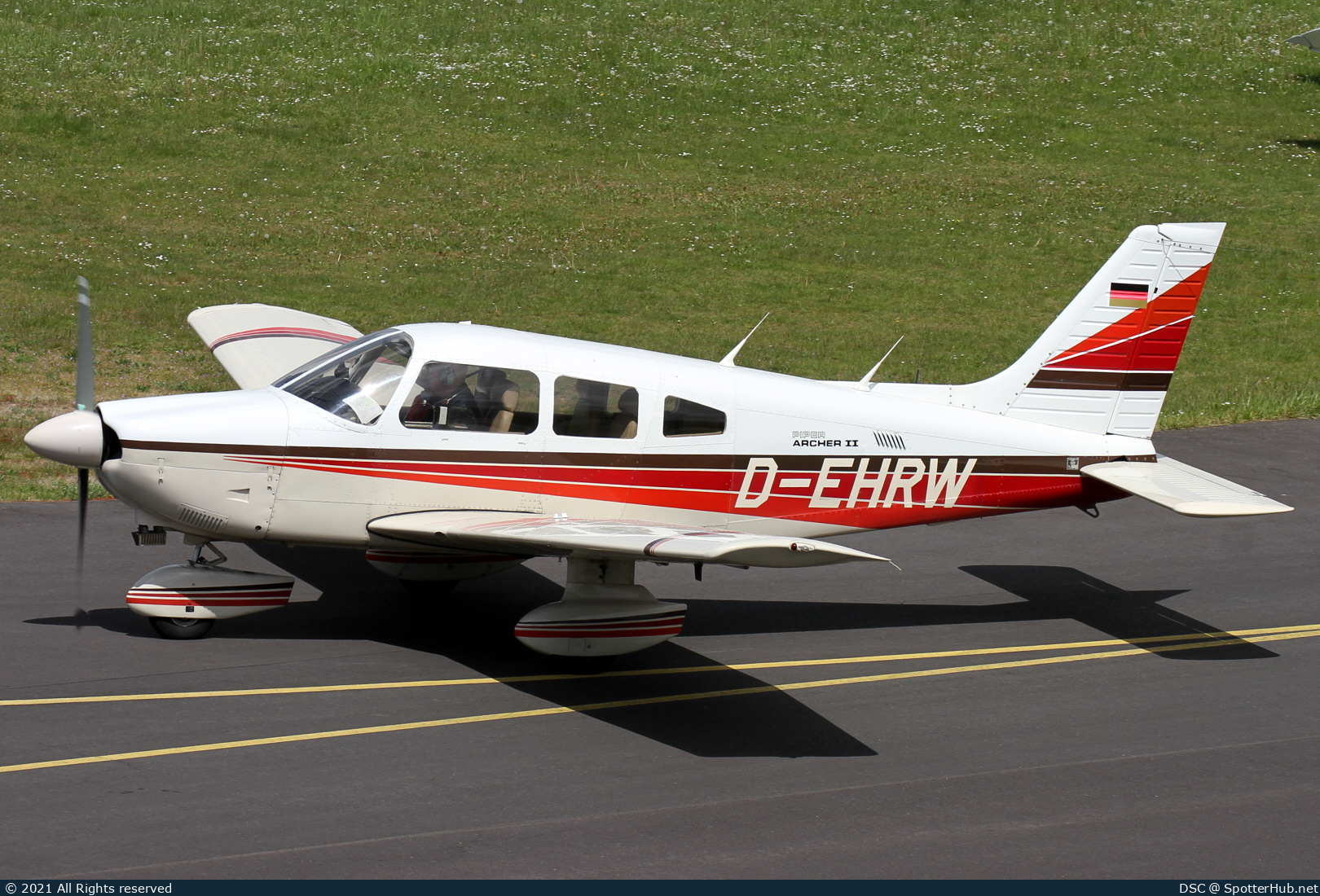 Photo of D-EHRW - Piper PA-28-181 Archer II operated by Private