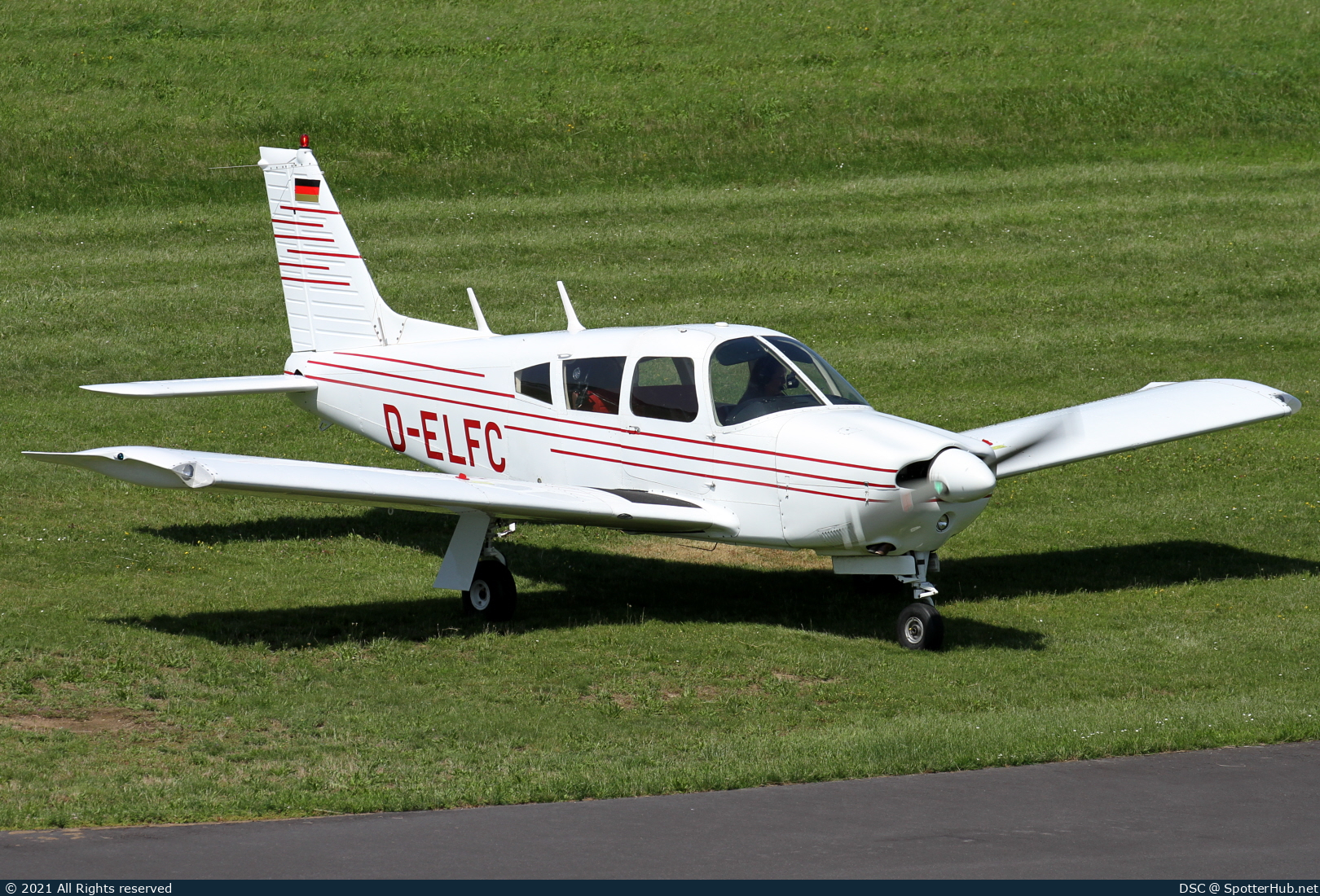 Photo of D-ELFC - Piper PA-28R-180 Cherokee Arrow operated by Private