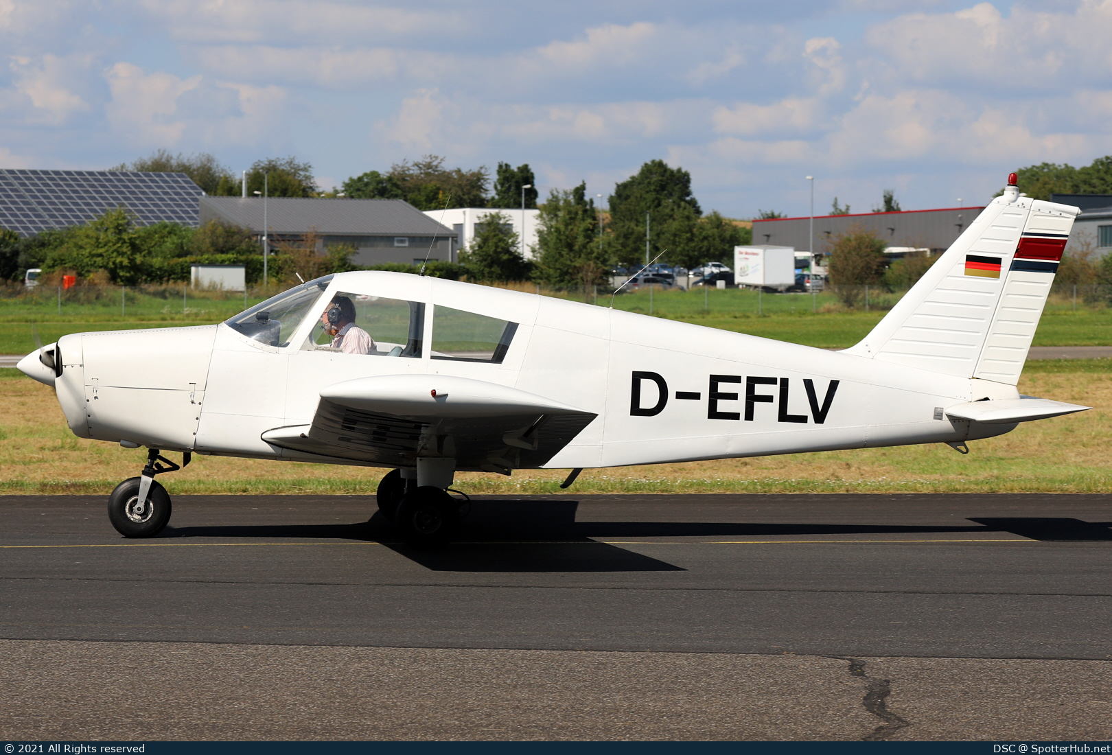 Photo of D-EFLV - Piper PA-28-140 Cherokee D operated by Private
