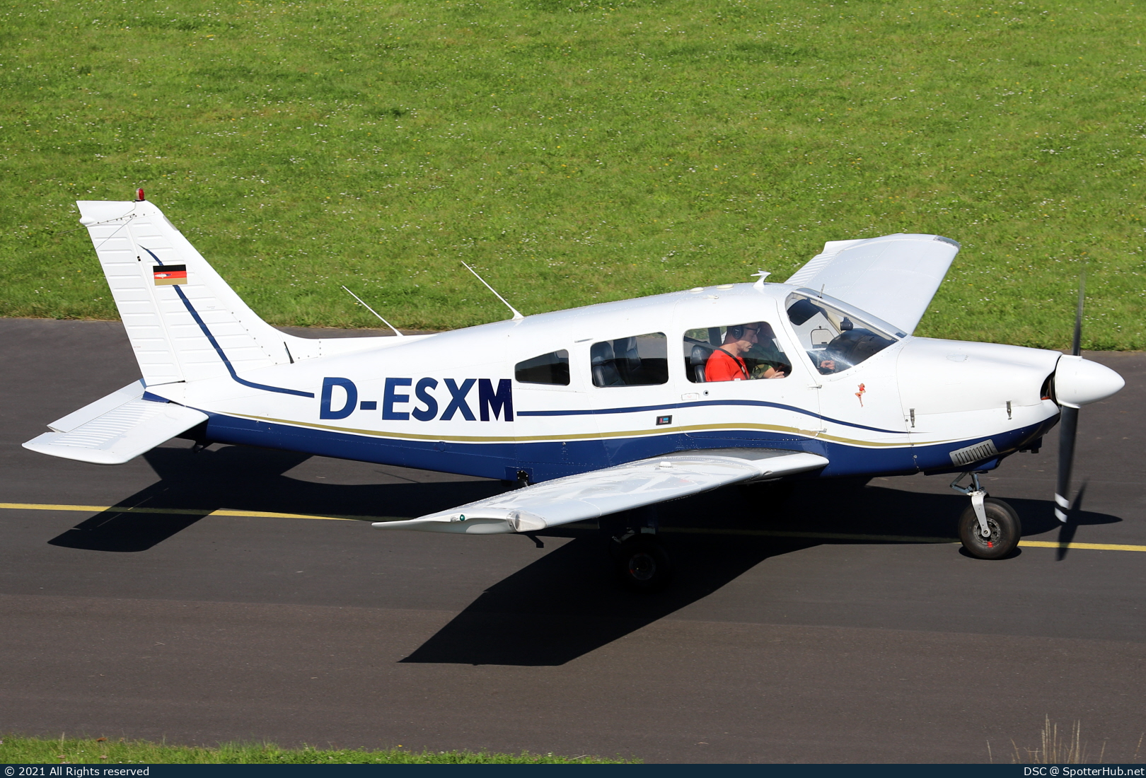 Photo of D-ESXM - Piper PA-28-181 Archer II operated by Private