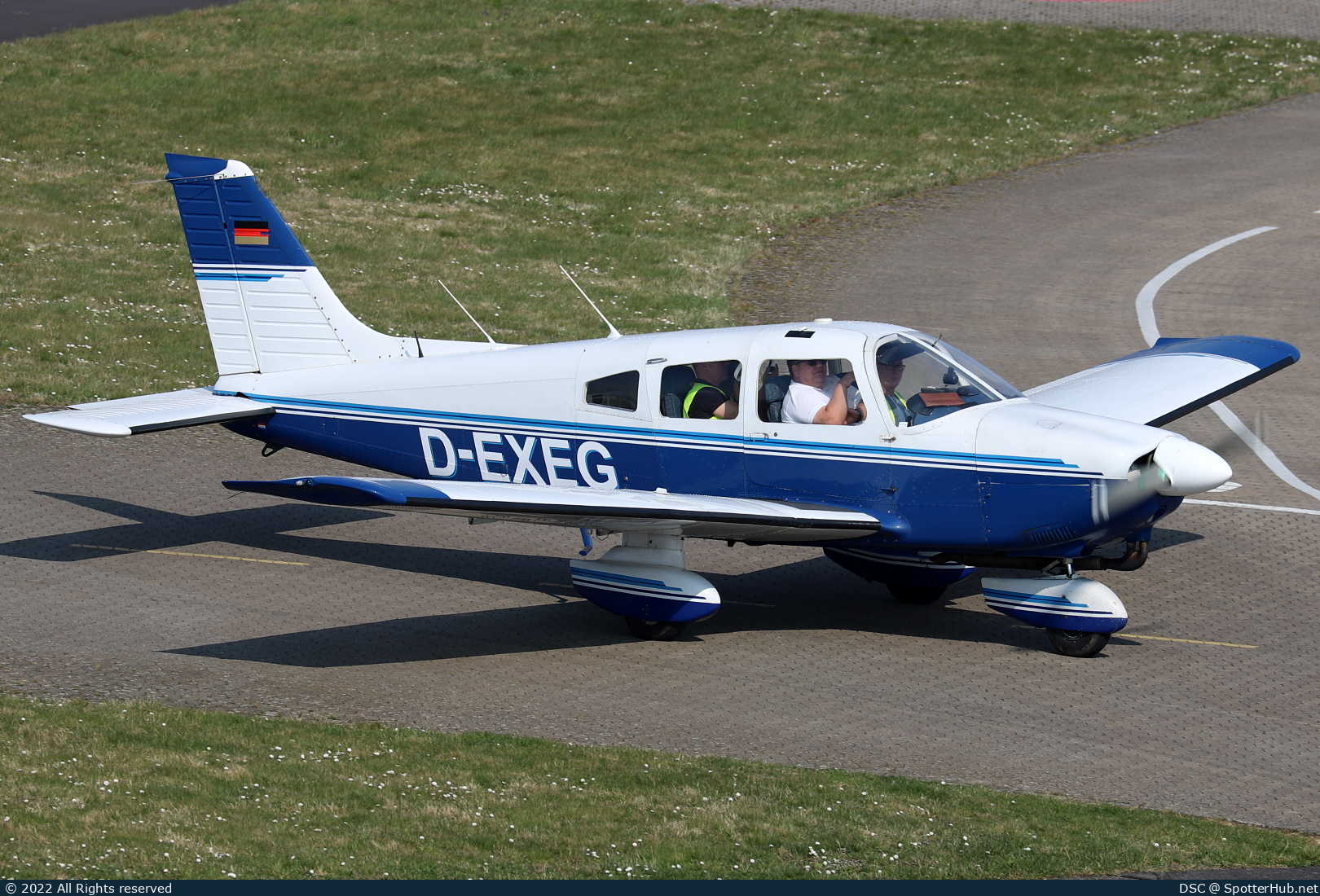 Photo of D-EXEG - Piper PA-28-181 Archer II operated by Private