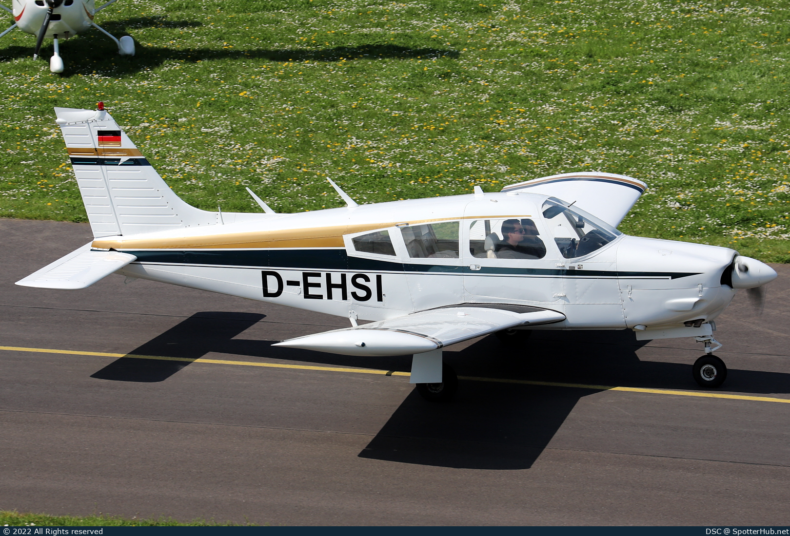 Photo of D-EHSI - Piper PA-28R-200 Cherokee Arrow II operated by Private