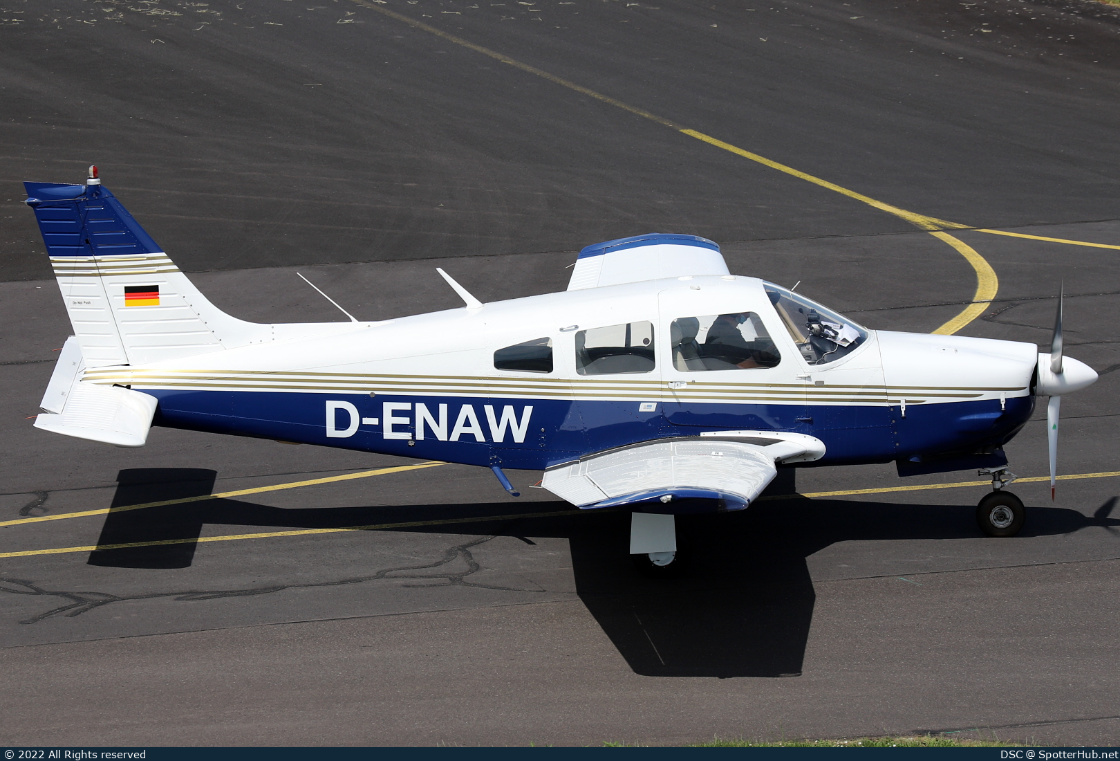 Photo of D-ENAW - Piper PA-28R-201 Cherokee Arrow III operated by Private