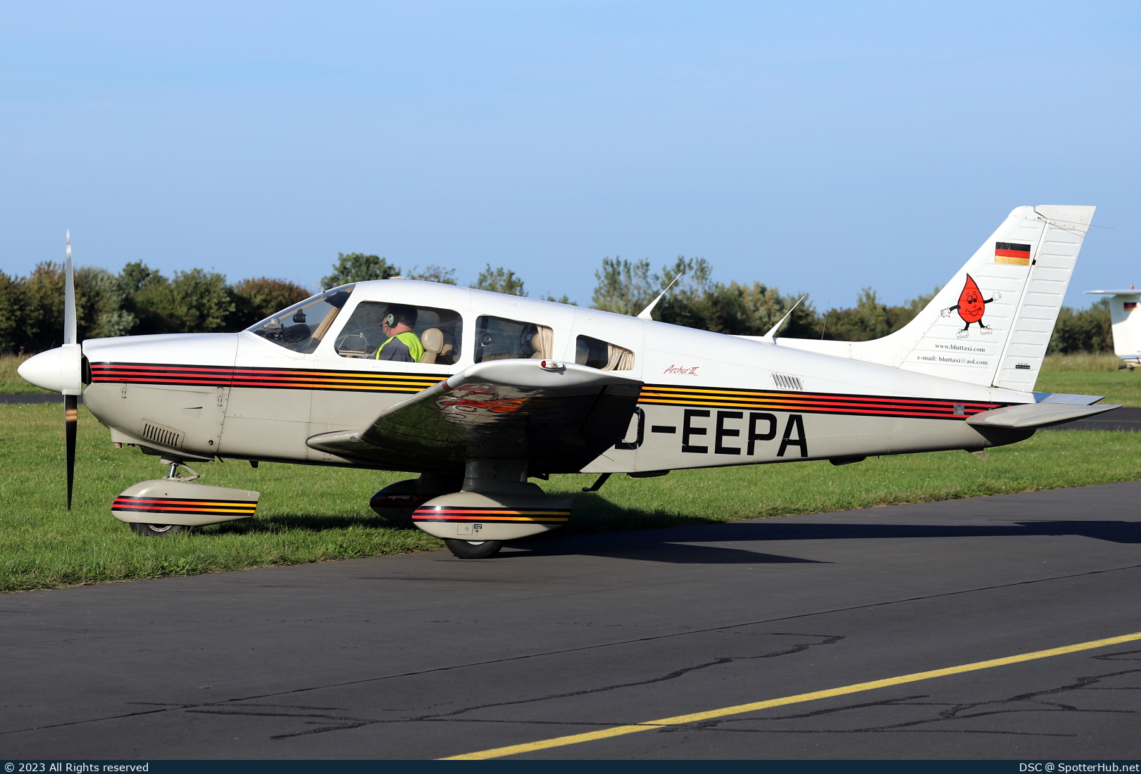 Photo of D-EEPA - Piper PA-28-181 Archer II operated by Private