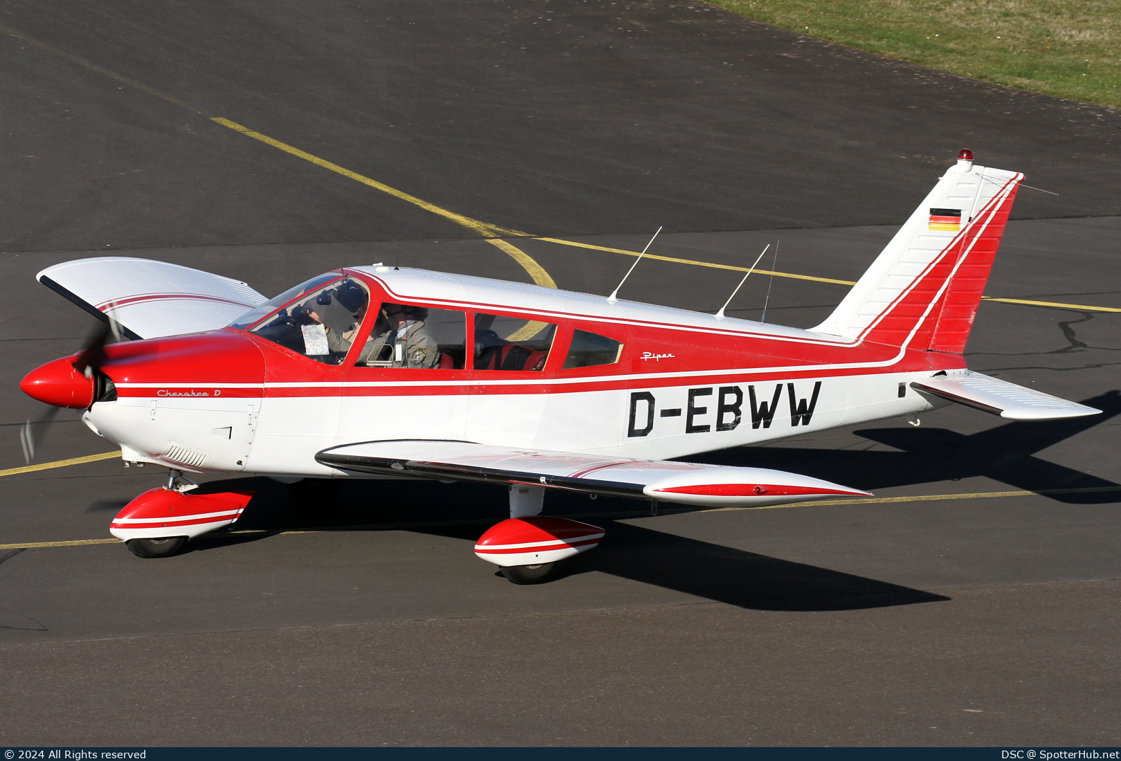 Photo of D-EBWW - Piper PA-28-140 Cherokee D operated by Private