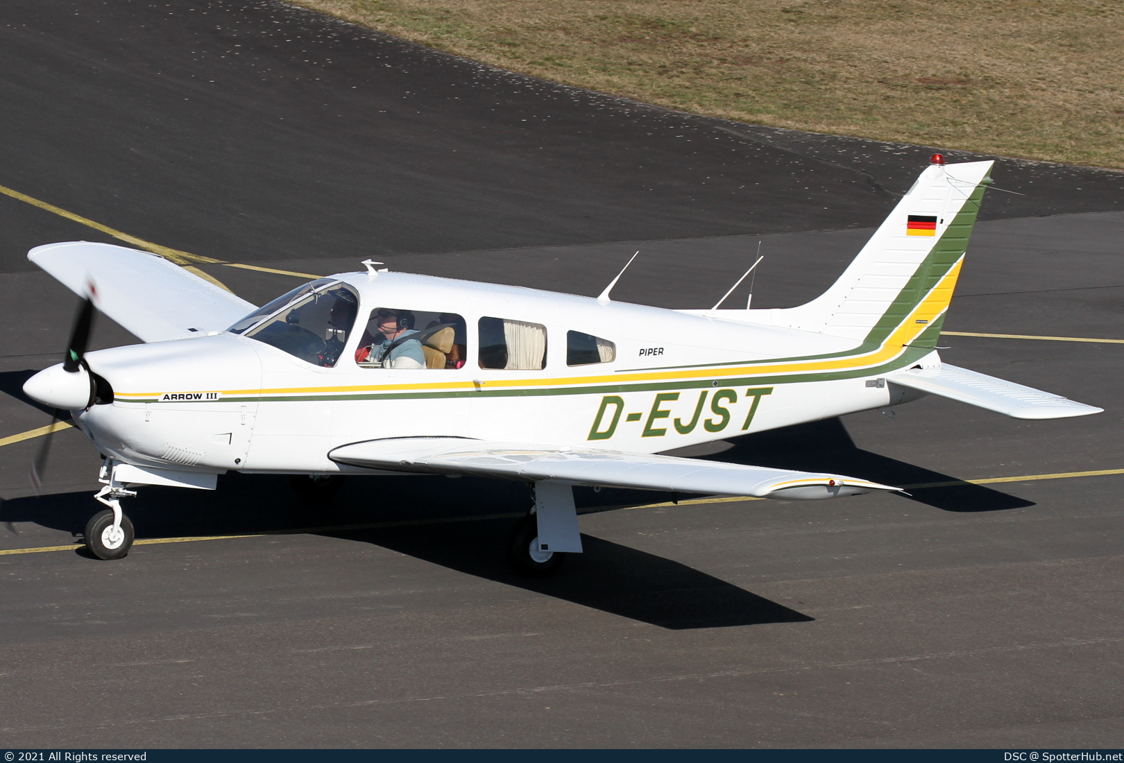 Photo of D-EJST - Piper PA-28R-201 Cherokee Arrow III operated by Private