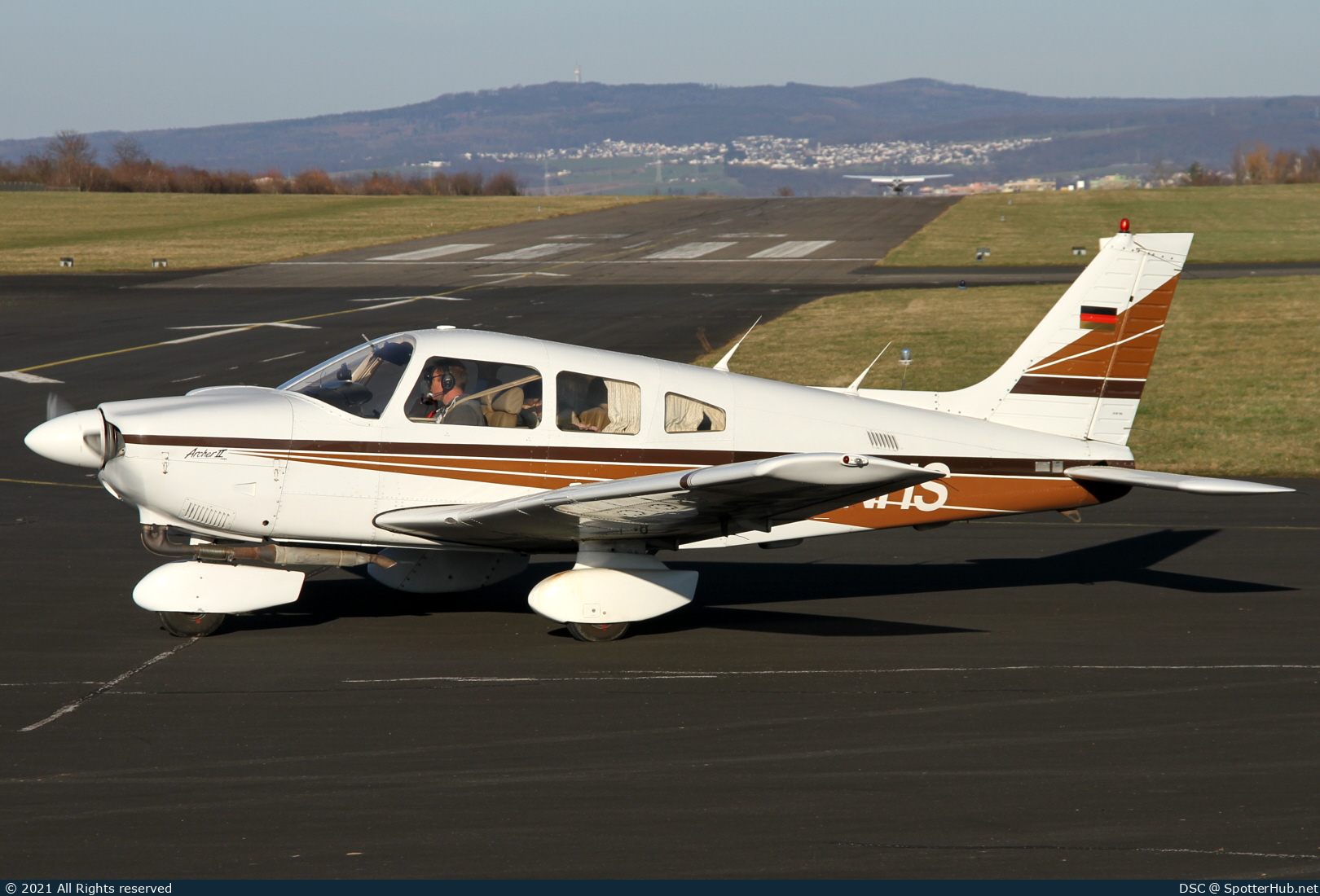 Photo of D-ENHS - Piper PA-28-181 Archer II operated by Private