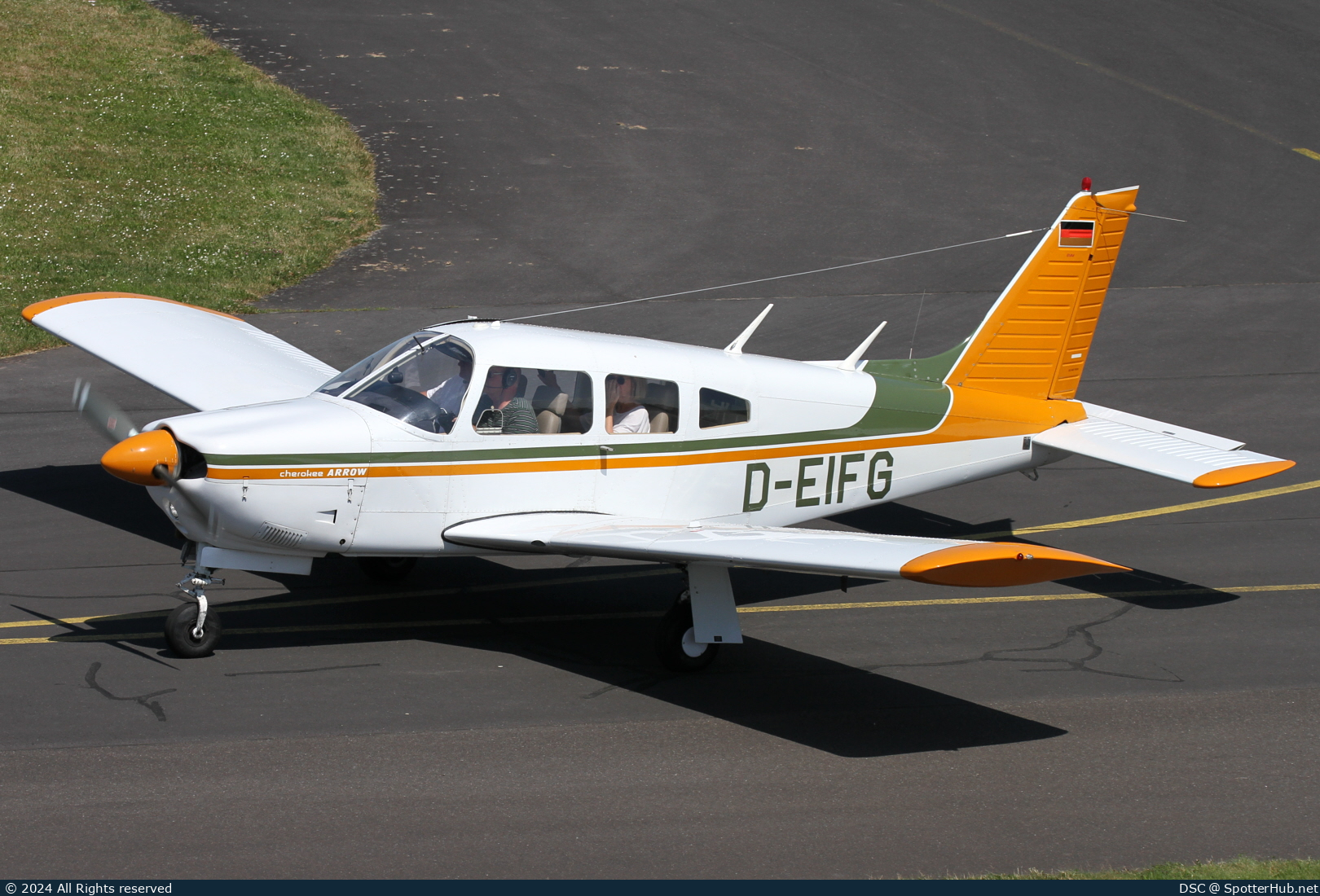 Photo of D-EIFG - Piper PA-28R-200 Cherokee Arrow II operated by Private
