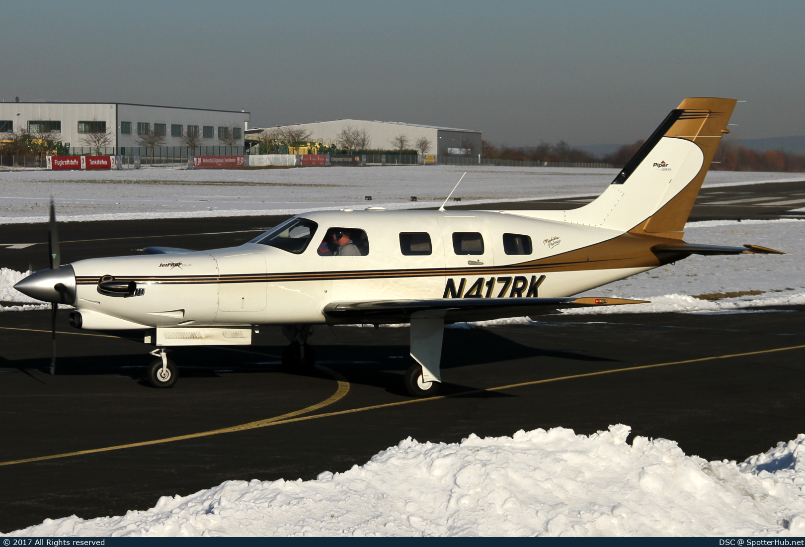 Photo of N417RK - Piper PA-46-350P Malibu Mirage JetPROP DLX operated by Private