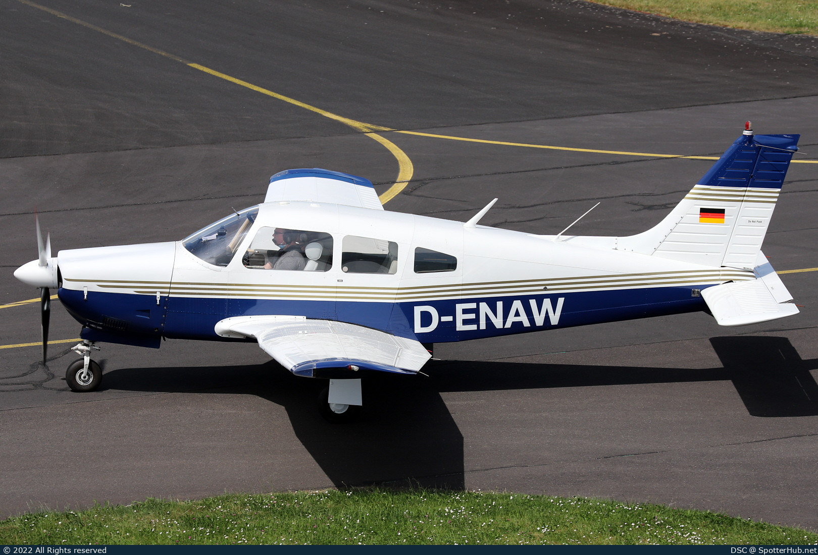 Photo of D-ENAW - Piper PA-28R-201 Cherokee Arrow III operated by Private