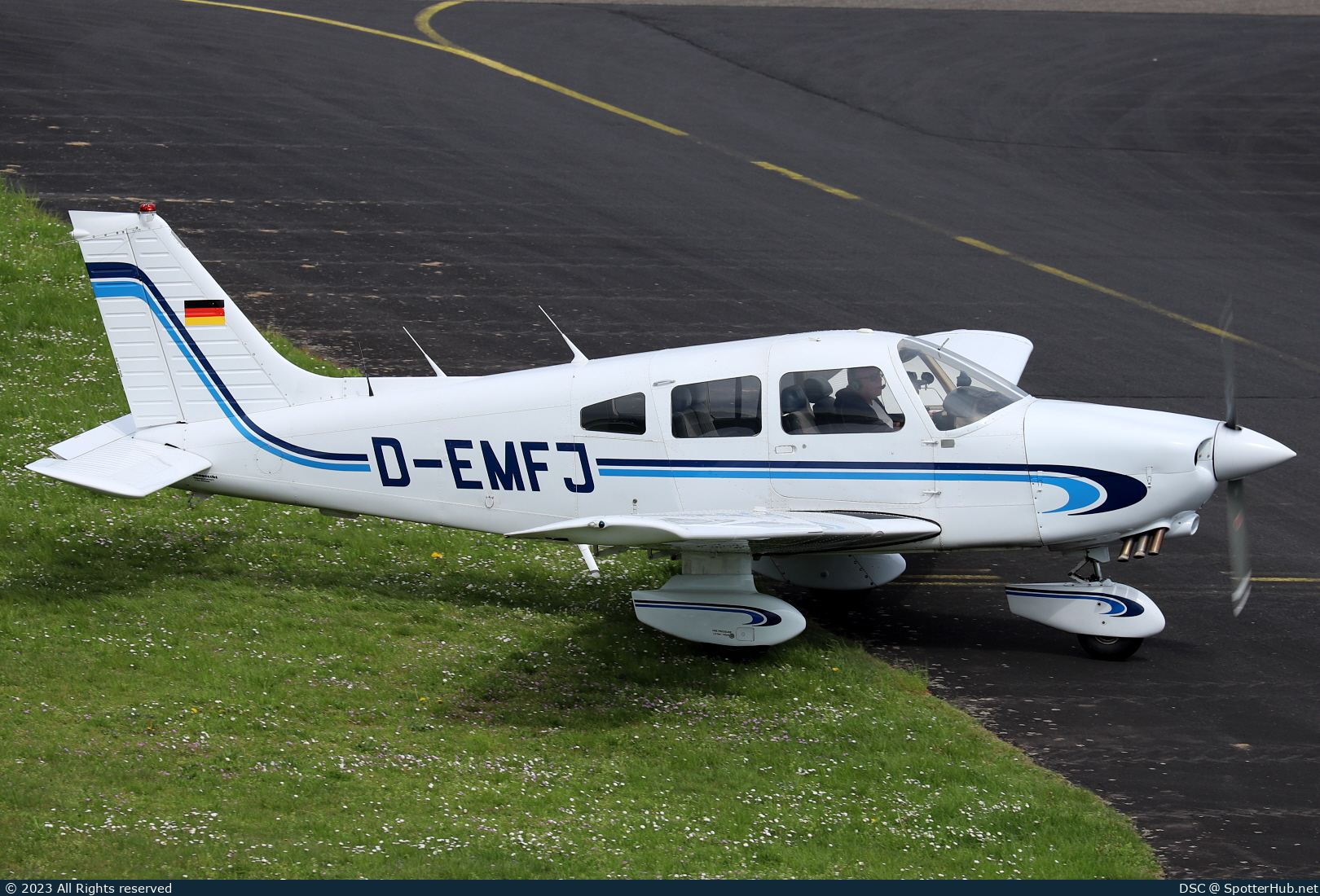 Photo of D-EMFJ - Piper PA-28-236 Dakota operated by Private