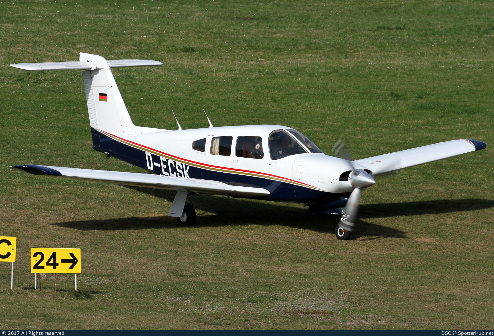 Photo of D-ECSK - Piper PA-28RT-201T Turbo Arrow IV operated by Private