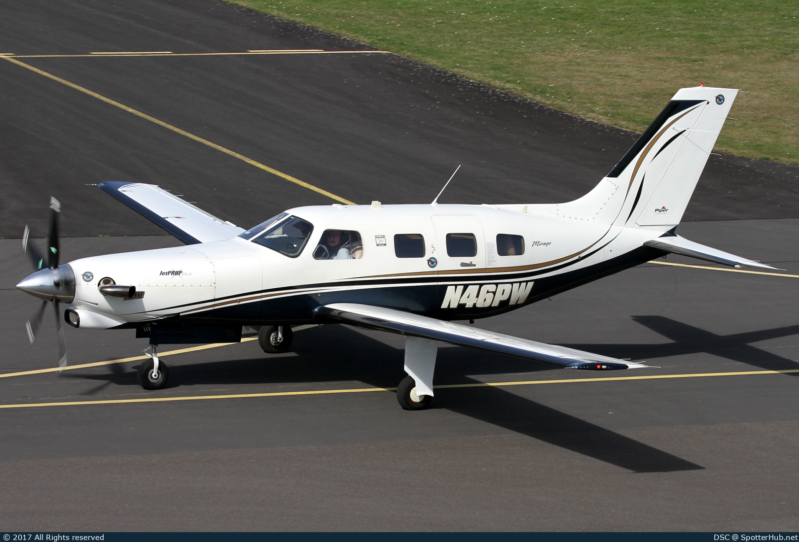 Photo of N46PW - Piper PA-46-350P Malibu Mirage JetPROP DLX operated by Private
