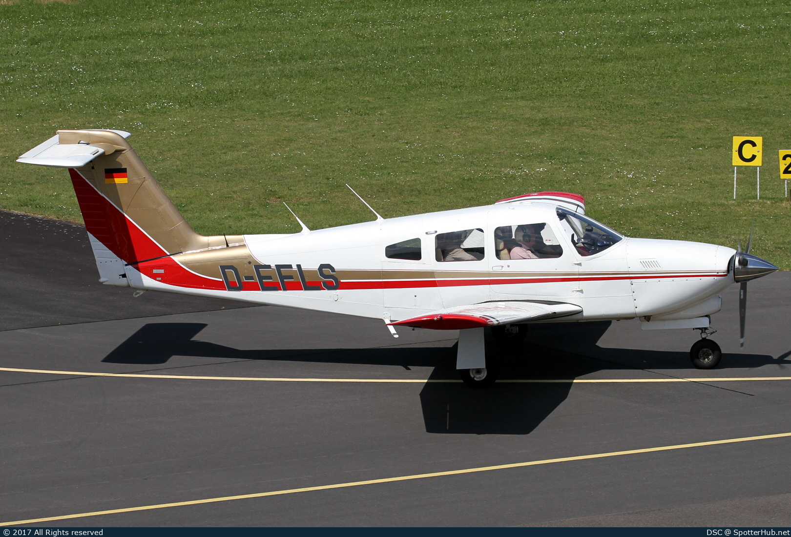 Photo of D-EFLS - Piper PA-28RT-201T Turbo Arrow IV operated by Private