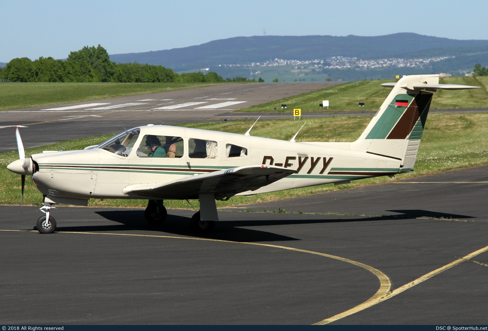 Photo of D-EYYY - Piper PA-28RT-201 Arrow IV operated by Private