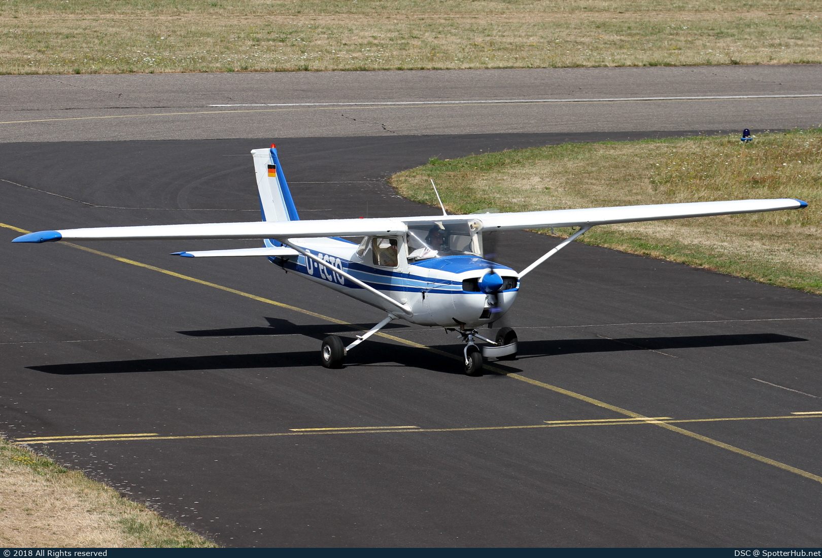 Photo of D-ECTO - Reims-Cessna F150L operated by Motor-Flug-Club Warburg