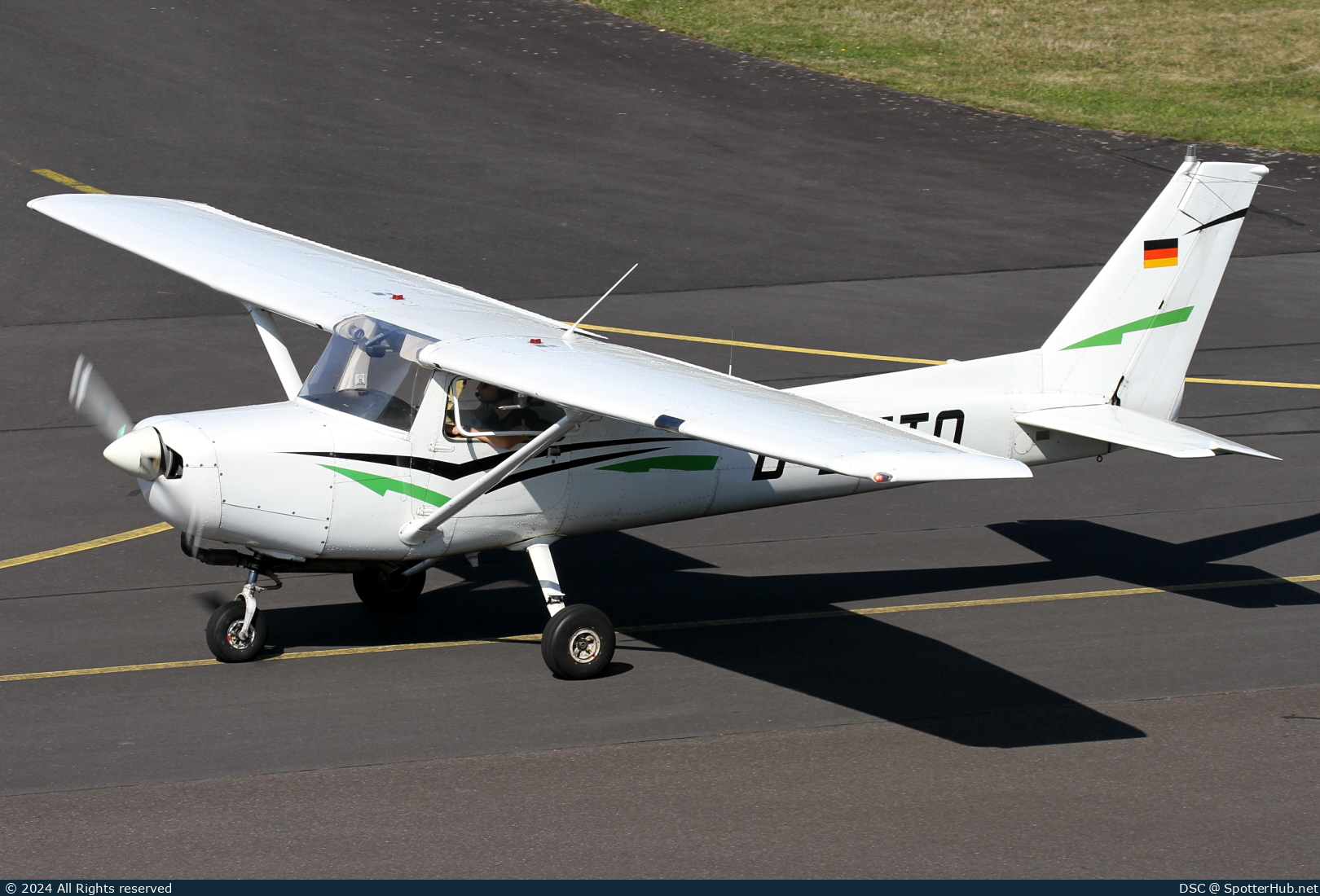Photo of D-EFTO - Reims-Cessna F152 operated by Private