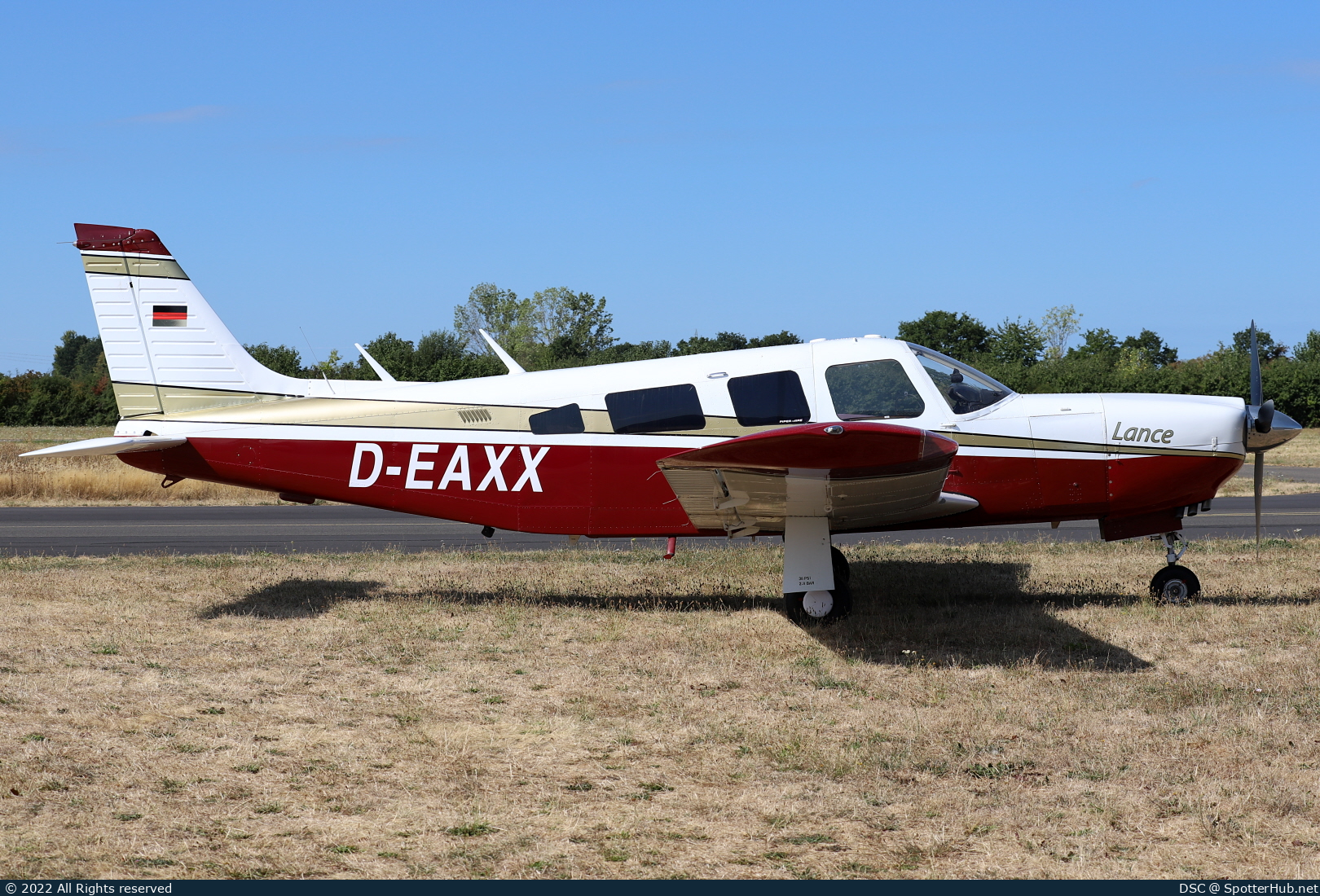 Photo of D-EAXX - Piper PA-32R-300 Lance operated by Private