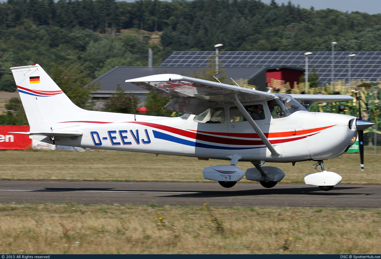 Photo of D-EEVJ - Reims-Cessna F172M Skyhawk operated by Luftsportclub Bayer Leverkusen
