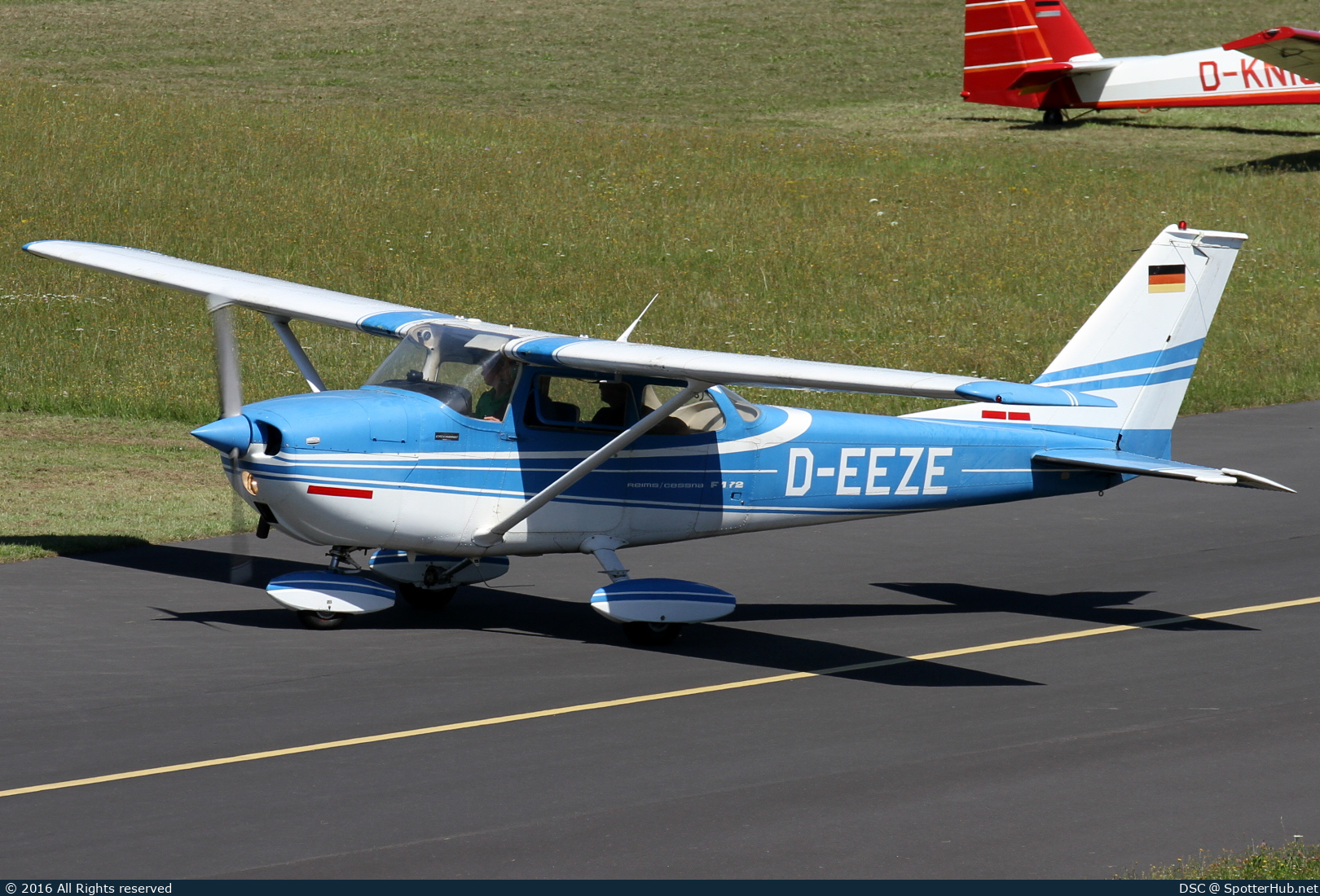 Photo of D-EEZE - Reims-Cessna F172L Skyhawk operated by Private