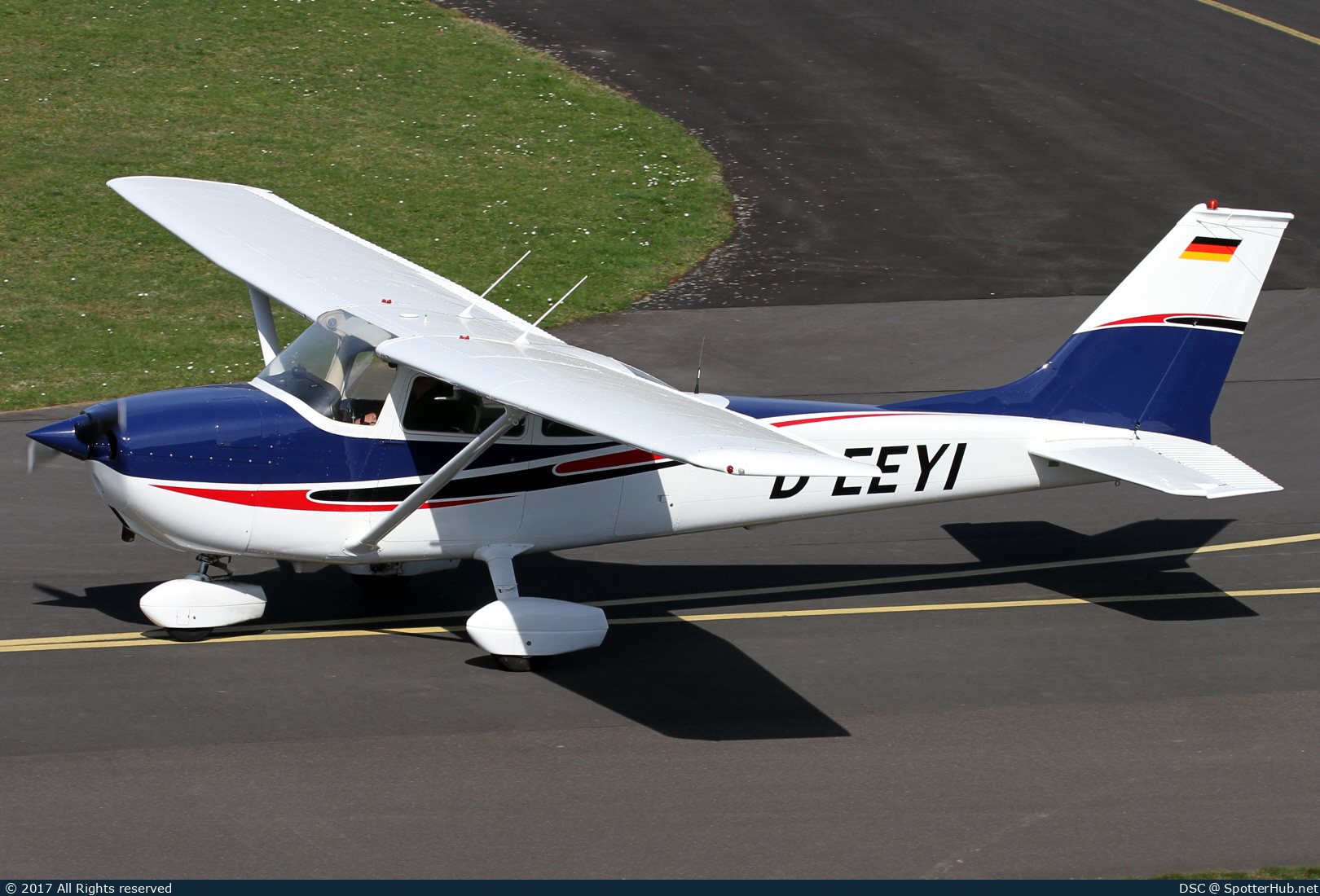 Photo of D-EEYI - Reims-Cessna F172L Skyhawk operated by Motorflug-Club Salzgitter