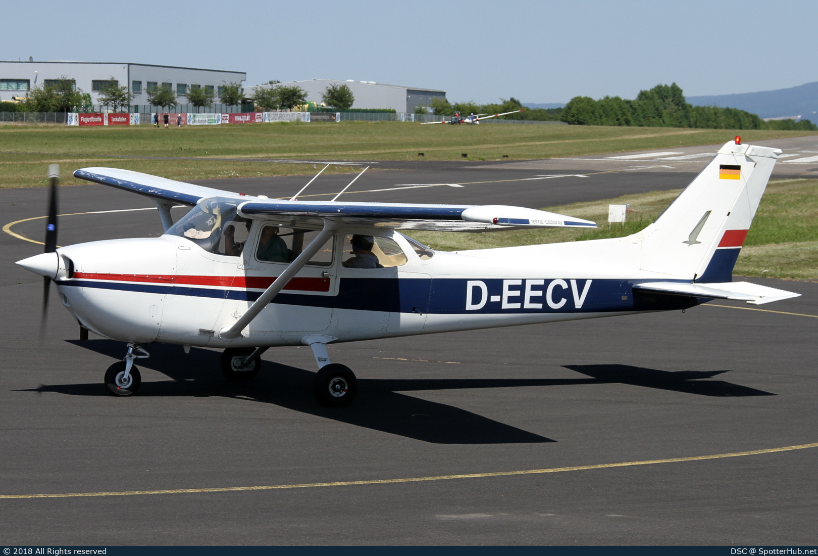 Photo of D-EECV - Reims-Cessna F172N Skyhawk II operated by AIR-STADTLOHN Flugschule