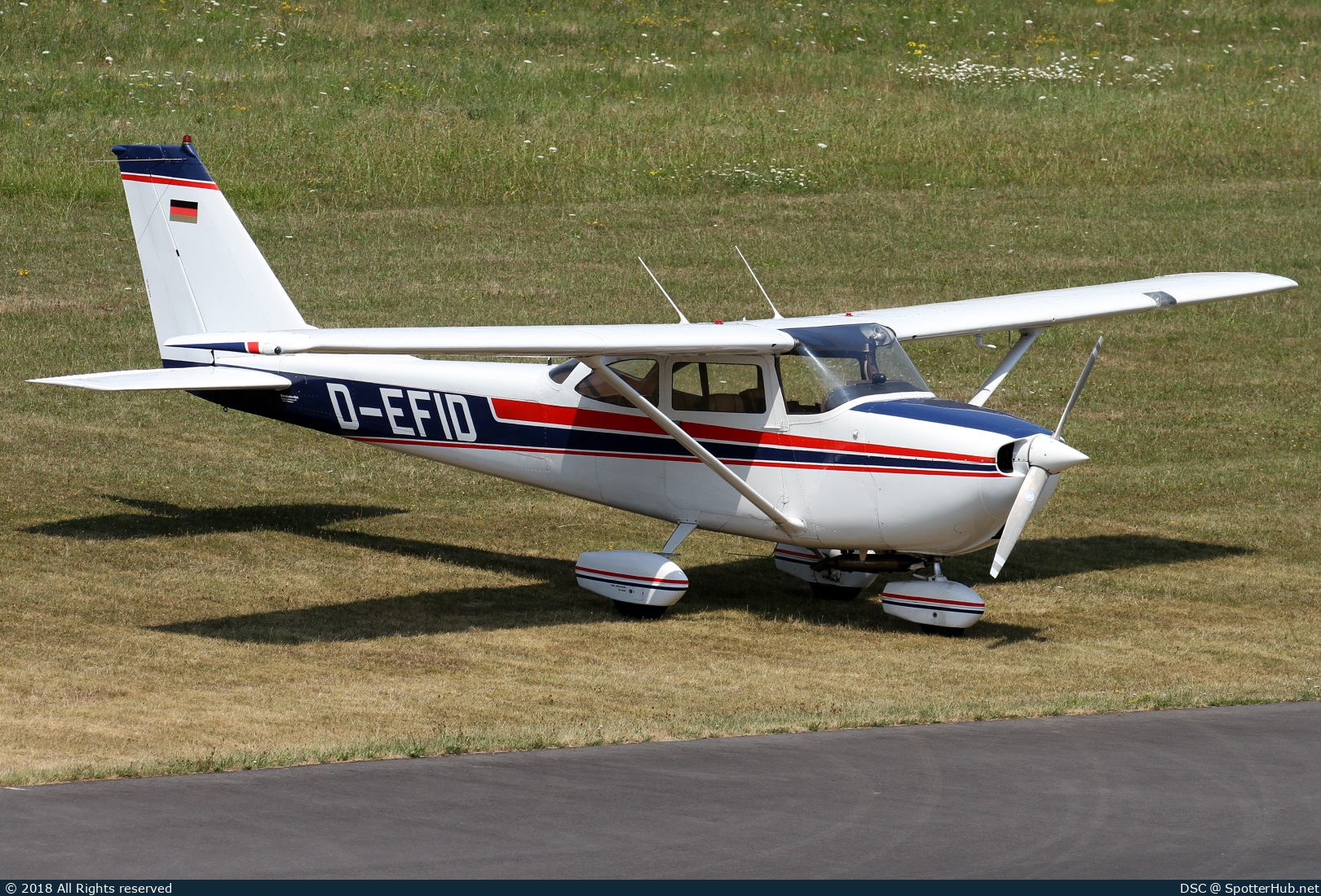 Photo of D-EFID - Reims-Cessna F172H Skyhawk operated by Private