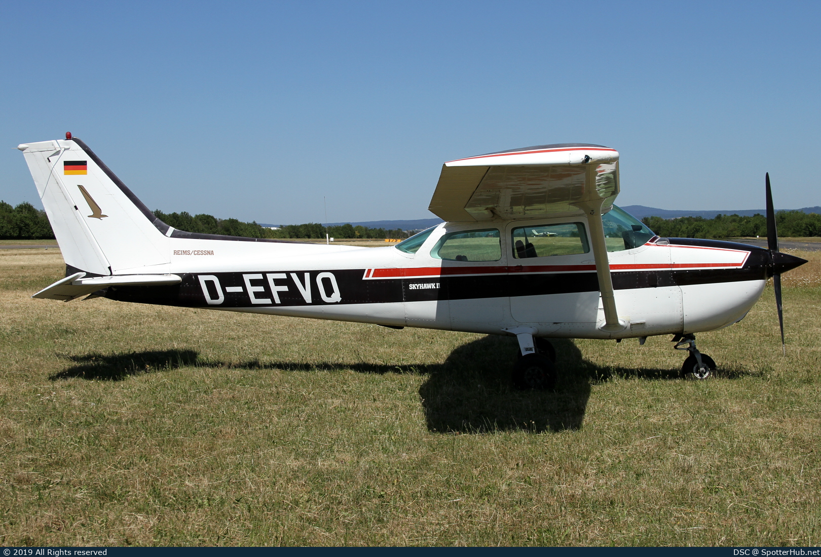 Photo of D-EFVQ - Reims-Cessna F172P Skyhawk II operated by Private