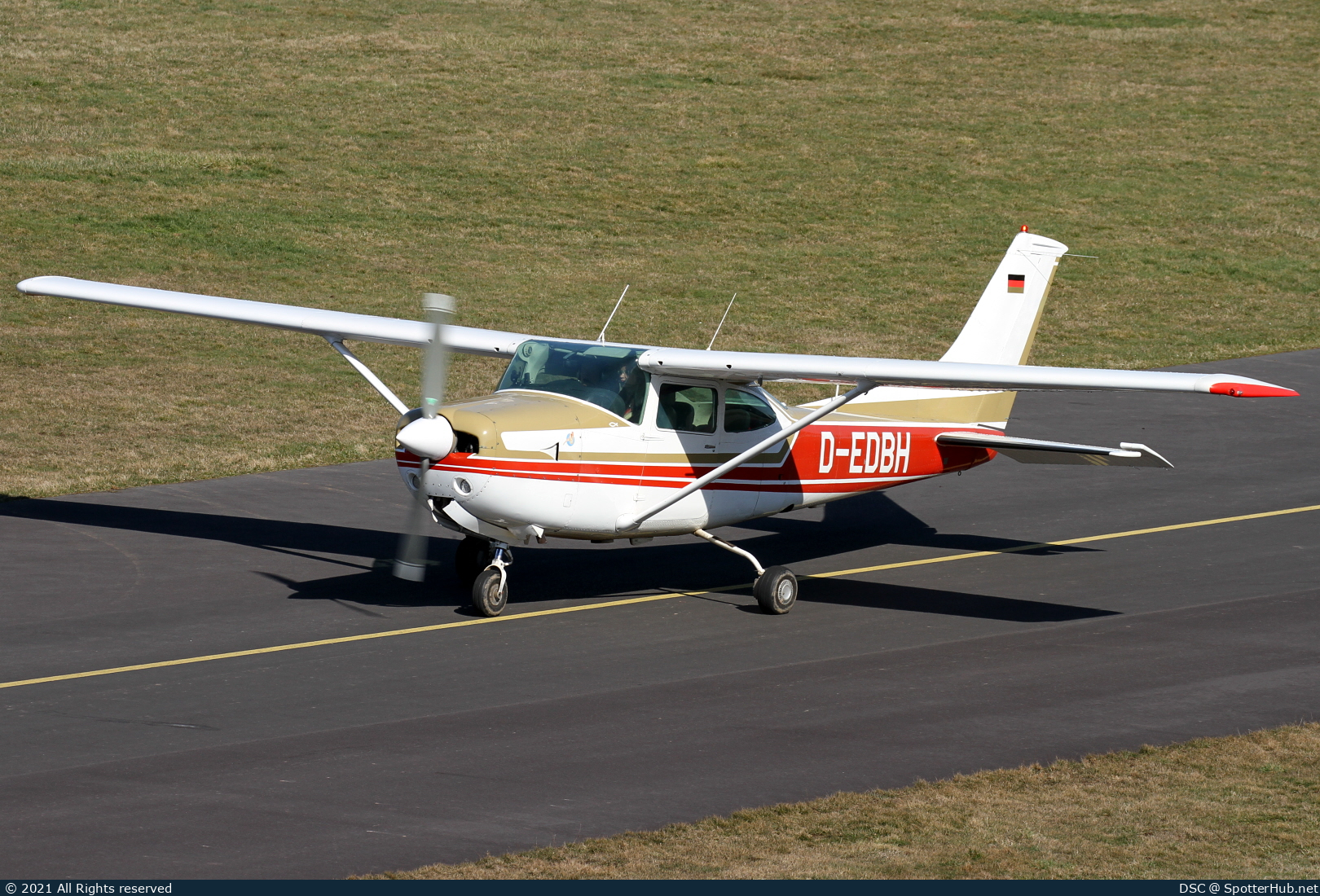 Photo of D-EDBH - Reims-Cessna FR182 Skylane RG II operated by Private