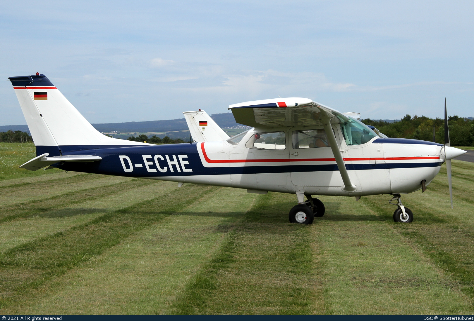Photo of D-ECHE - Reims-Cessna F172H Skyhawk operated by Private