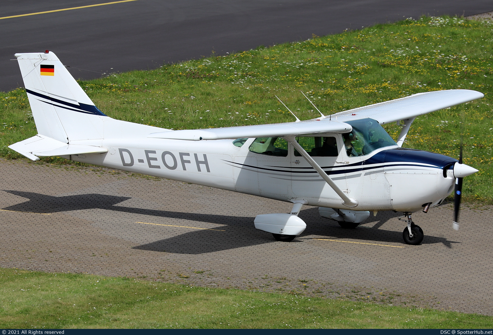 Photo of D-EOFH - Reims-Cessna F172P Skyhawk II operated by Luftsportverein Günther Groenhoff Stade