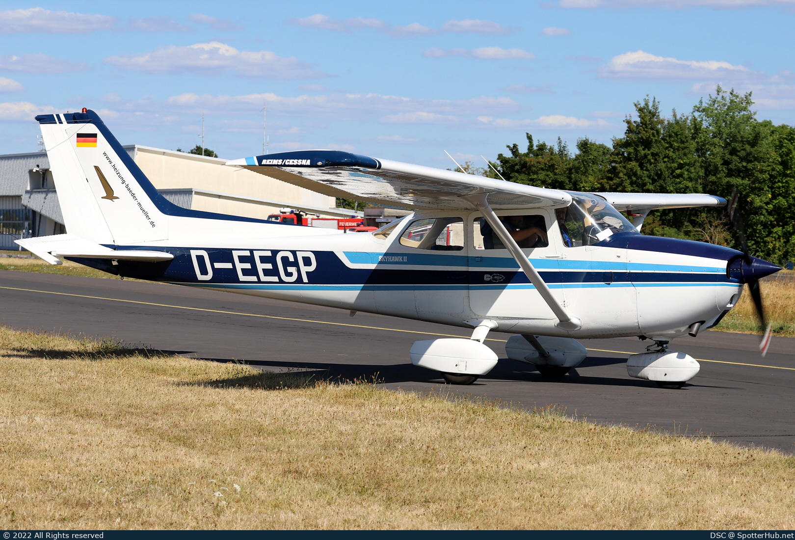 Photo of D-EEGP - Reims-Cessna F172N Skyhawk II operated by Private
