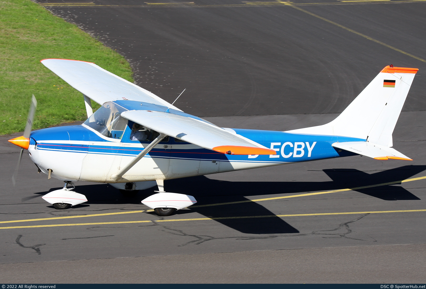 Photo of D-ECBY - Reims-Cessna F172H Skyhawk operated by Private