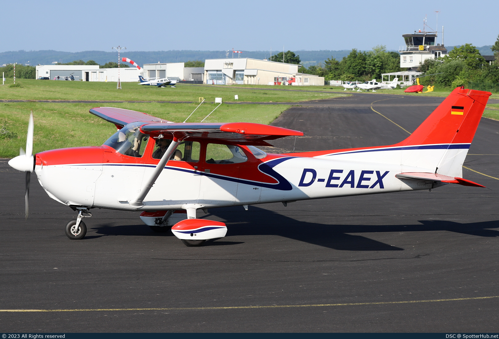 Photo of D-EAEX - Reims-Cessna F172N Skyhawk II operated by Flugsportverein 1910 Karlsruhe