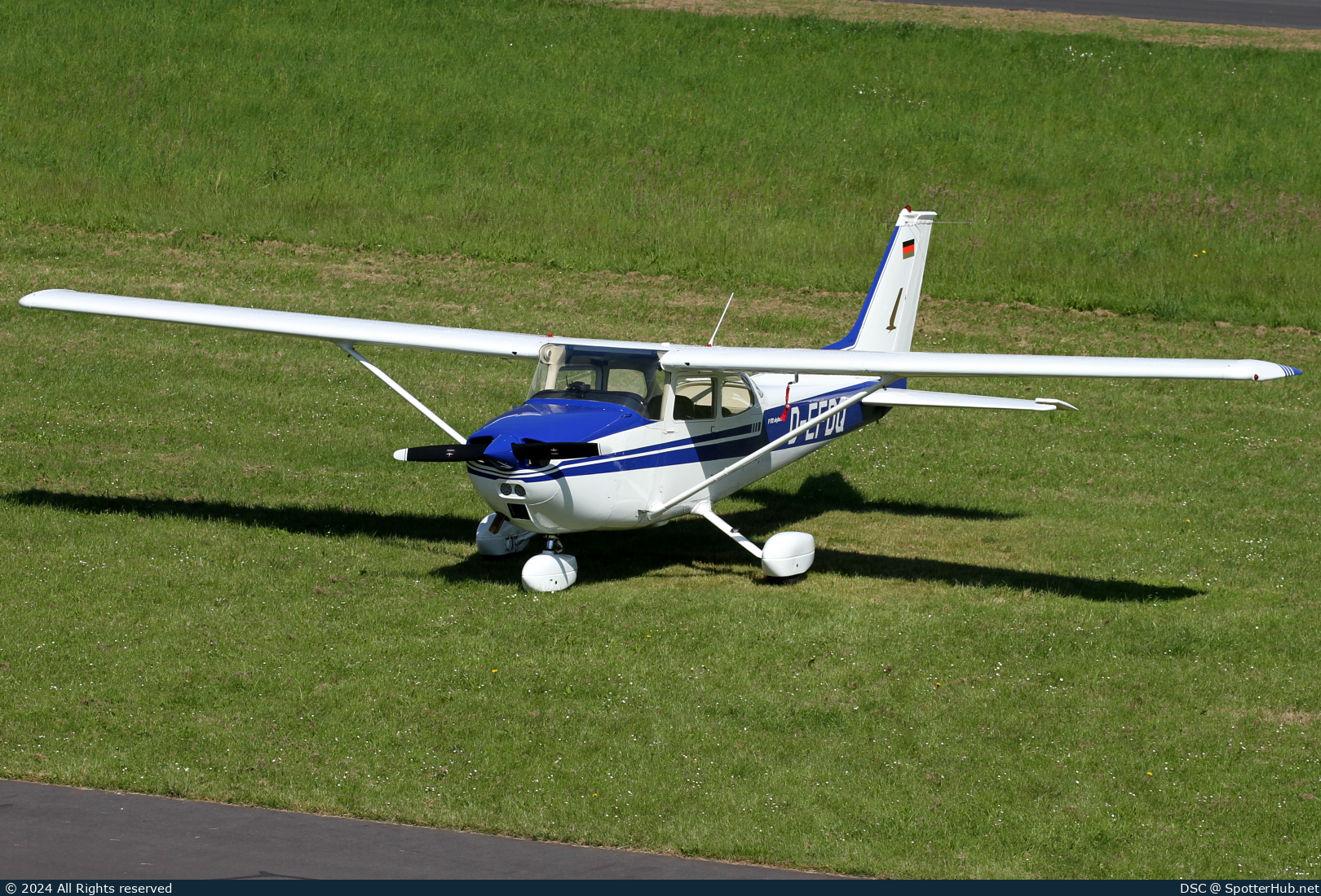 Photo of D-EFDQ - Reims-Cessna F172M Skyhawk operated by Private