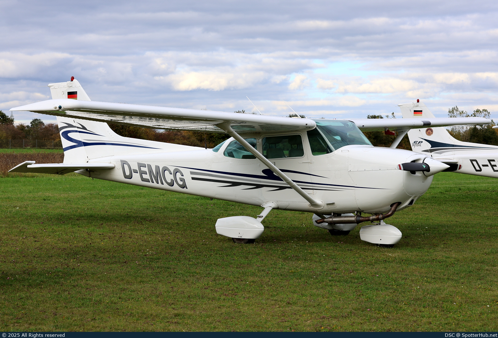 Photo of D-EMCG - Reims-Cessna F172P Skyhawk II operated by Private