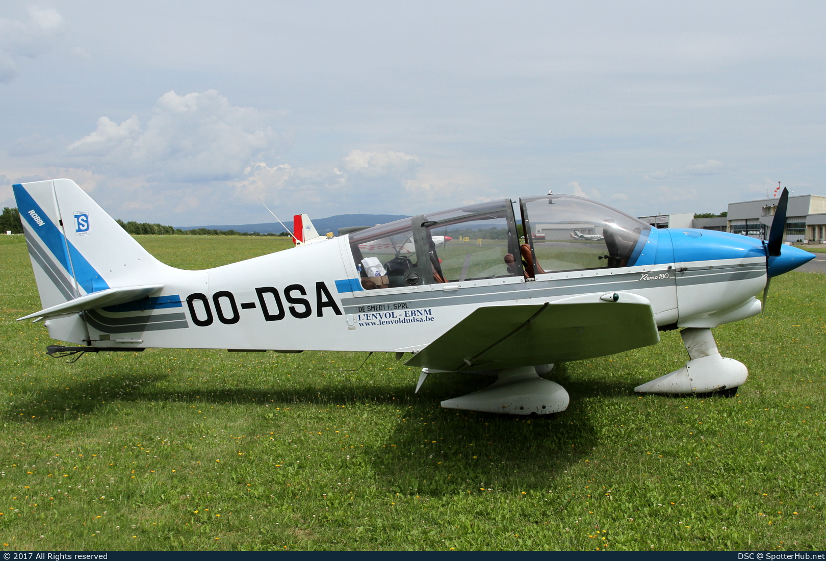 Photo of OO-DSA - Robin DR400/180R Remorqueur operated by Private