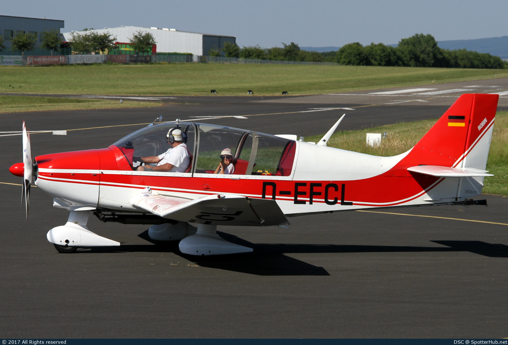 Photo of D-EFCL - Robin DR400/180R Remorqueur operated by Segelfluggruppe Nordstern