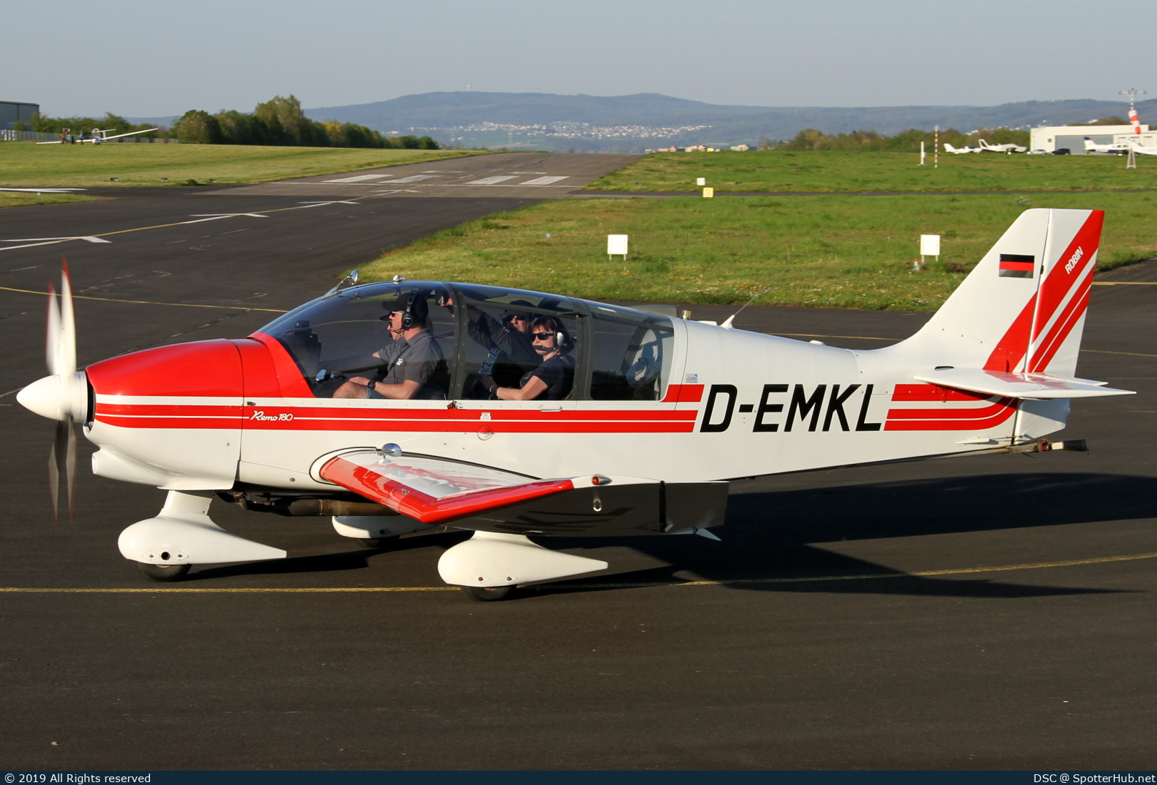Photo of D-EMKL - Robin DR400/180R Remorqueur operated by Aero-Club Büren
