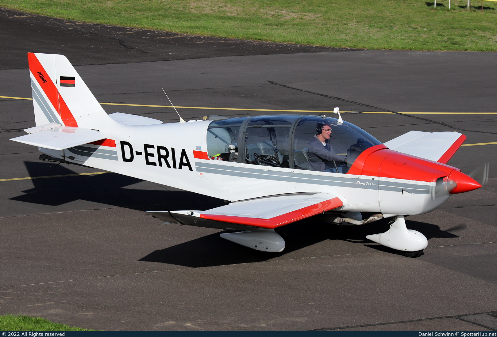 Photo of D-ERIA - Robin DR400/200R Remorqueur operated by Private