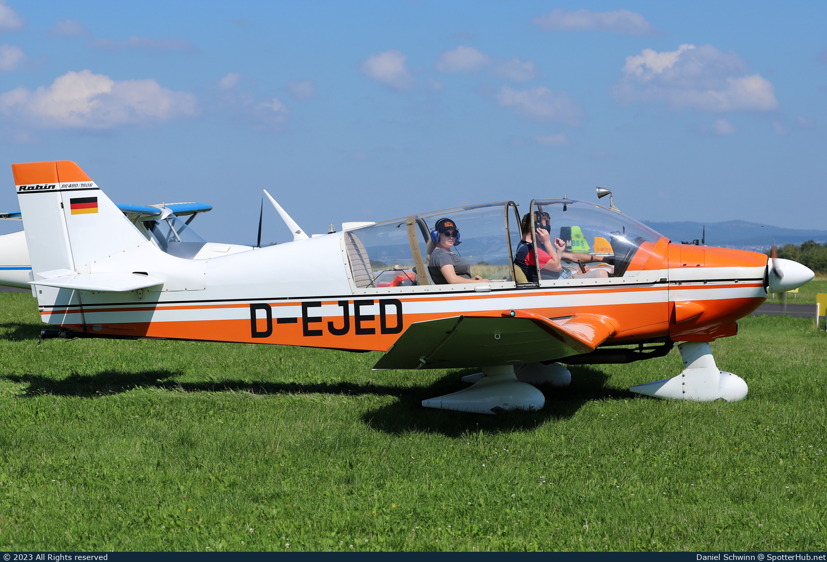 Photo of D-EJED - Robin DR400/180R Remorqueur operated by Private