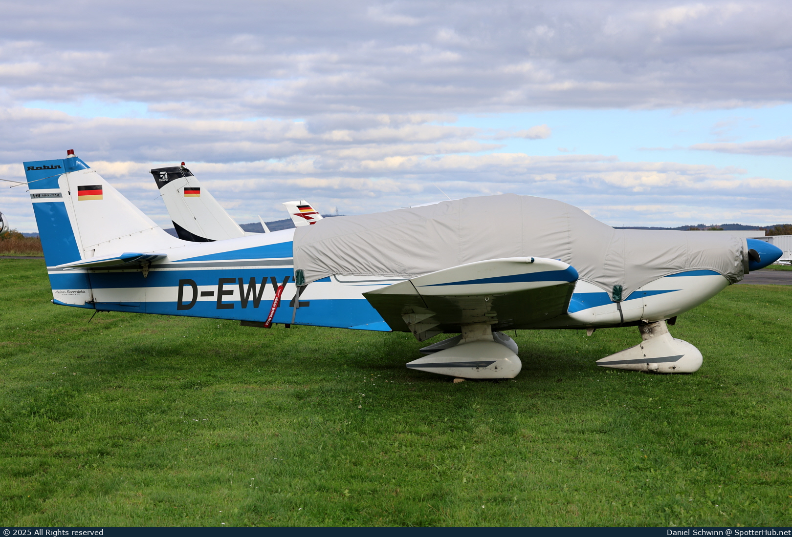 Photo of D-EWYZ - Robin HR100/210 Safari operated by Private