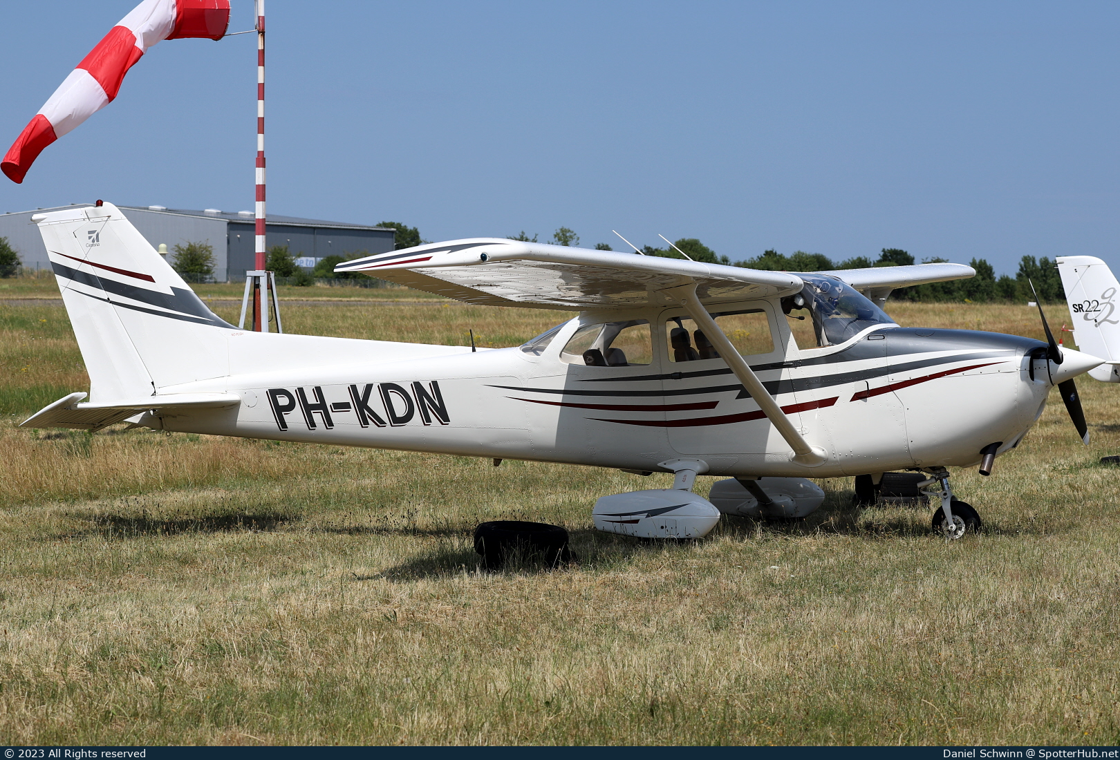 Photo of PH-KDN - Reims-Cessna F172N Skyhawk II operated by Noord Nederlandse Aero Club