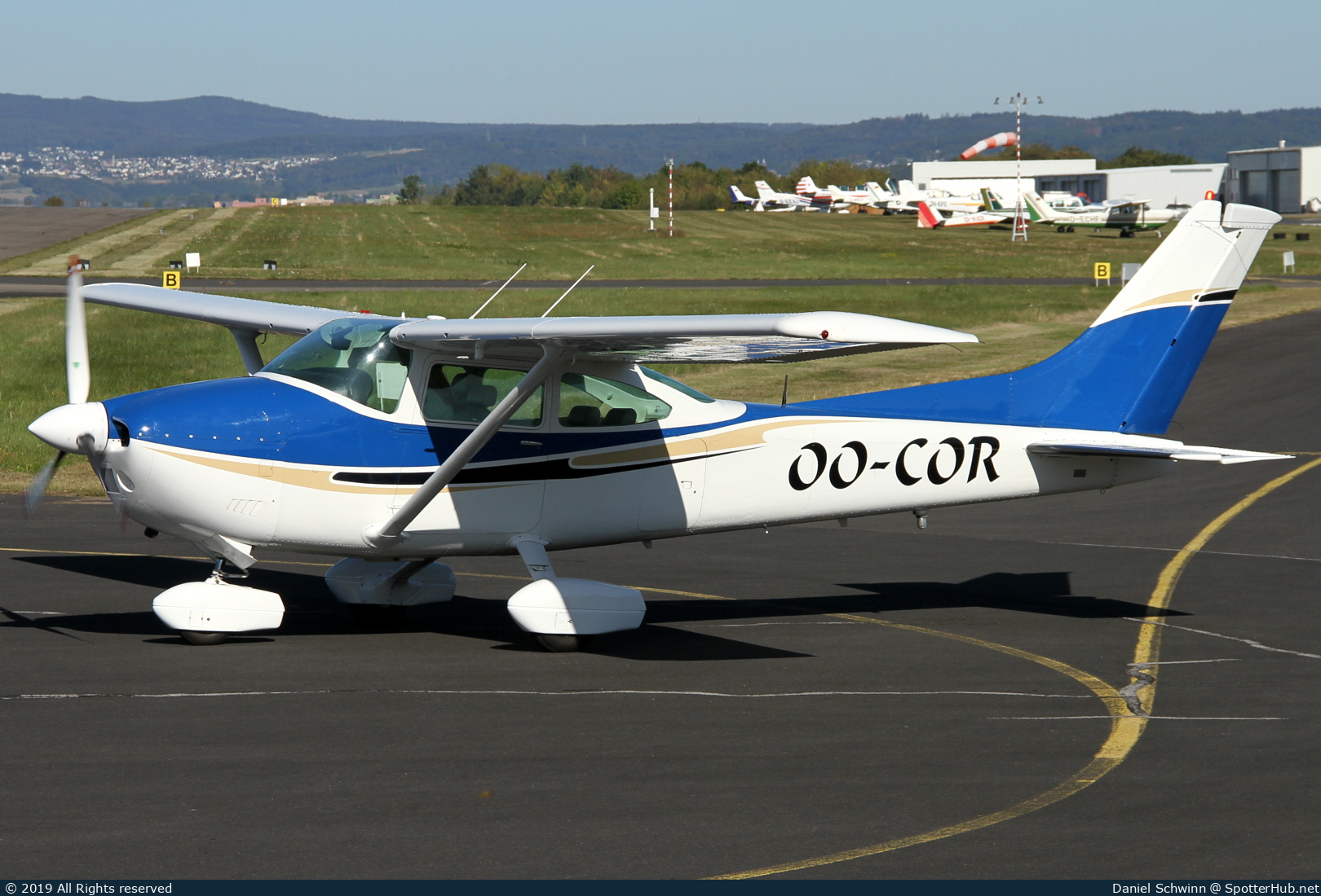 Photo of OO-COR - Reims-Cessna F182Q Skylane II operated by Private