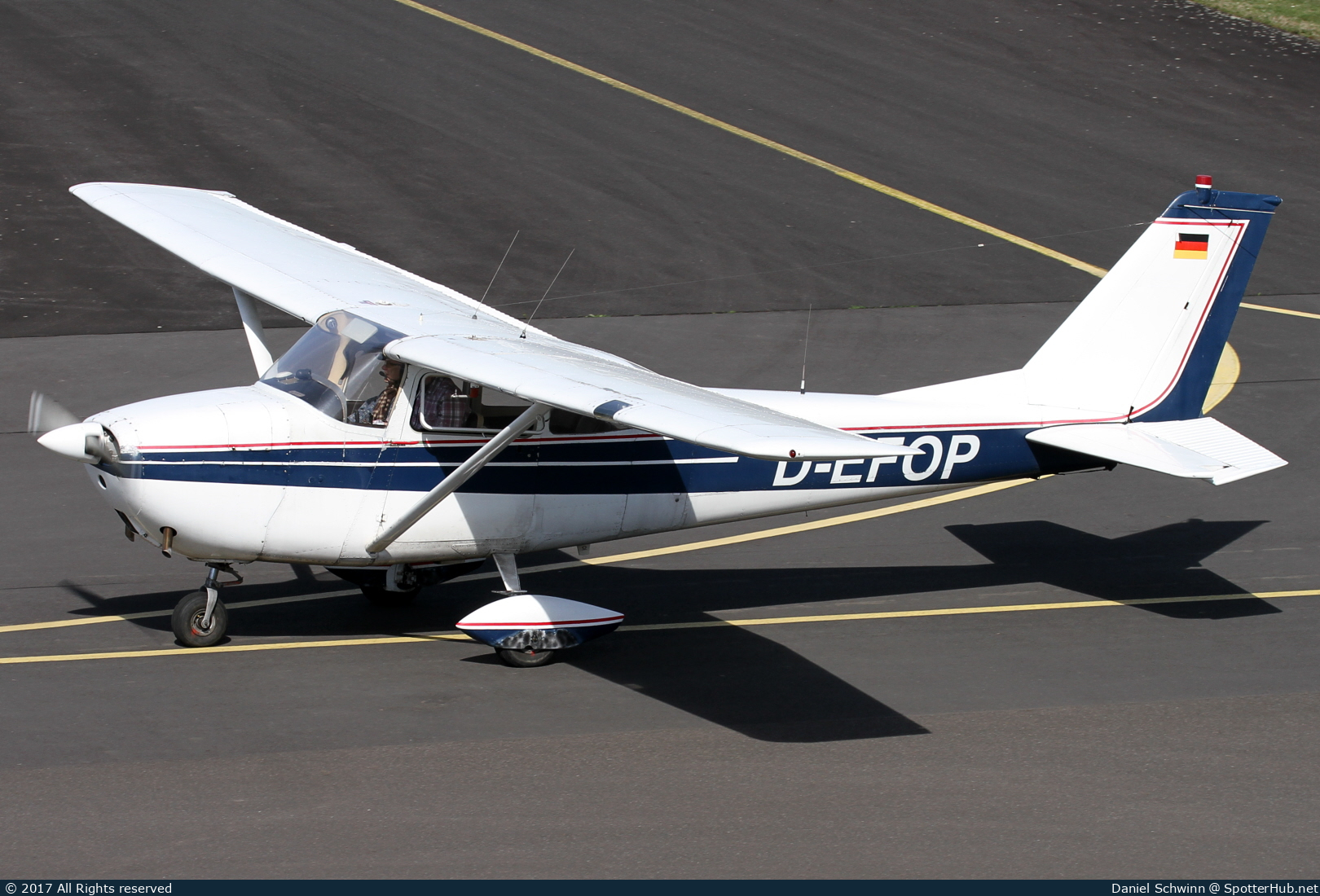 Photo of D-EFOP - Reims-Cessna F172E Skyhawk operated by Private