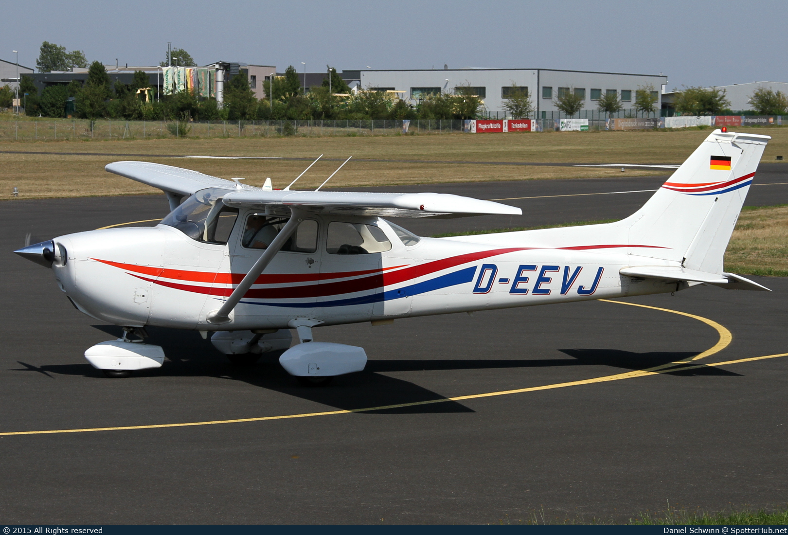 Photo of D-EEVJ - Reims-Cessna F172M Skyhawk operated by Luftsportclub Bayer Leverkusen