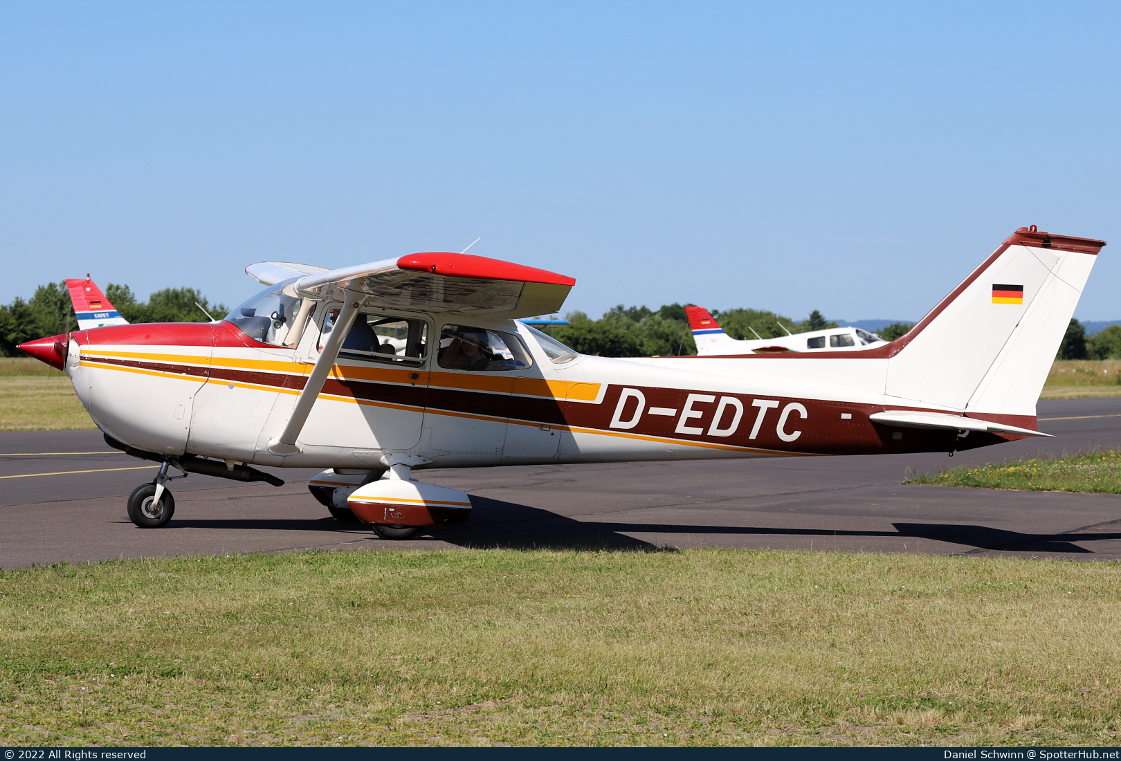 Photo of D-EDTC - Reims-Cessna F172M Skyhawk operated by Private