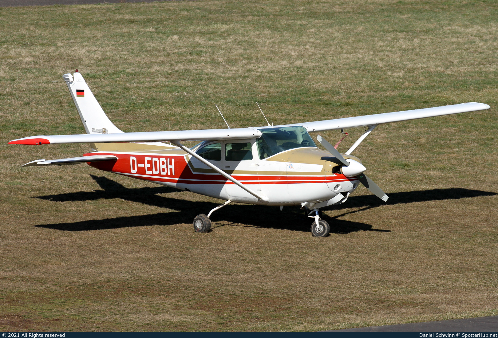 Photo of D-EDBH - Reims-Cessna FR182 Skylane RG II operated by Private