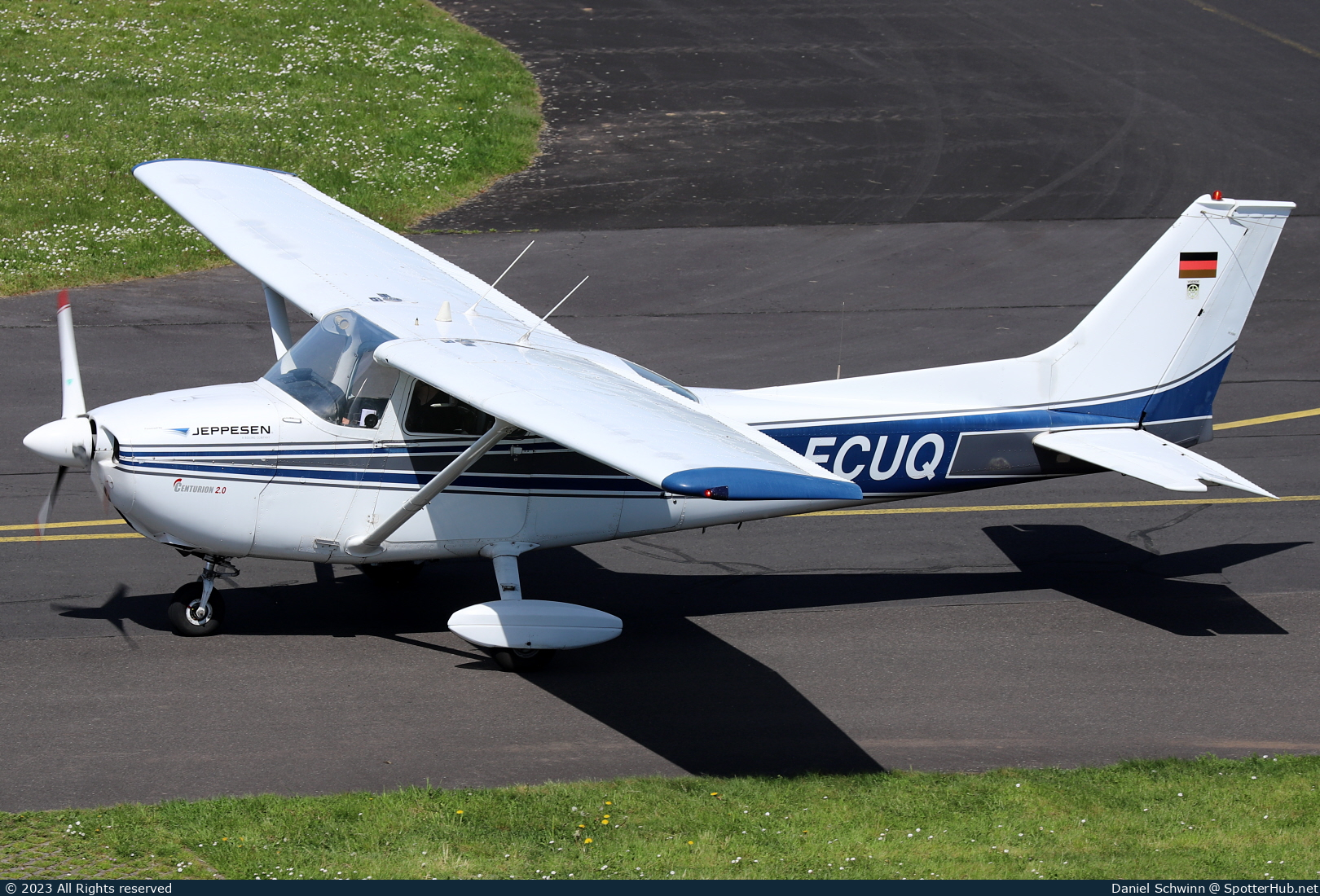 Photo of D-ECUQ - Reims-Cessna F172M Skyhawk operated by Motorfluggruppe Dinslaken Schwarze-Heide
