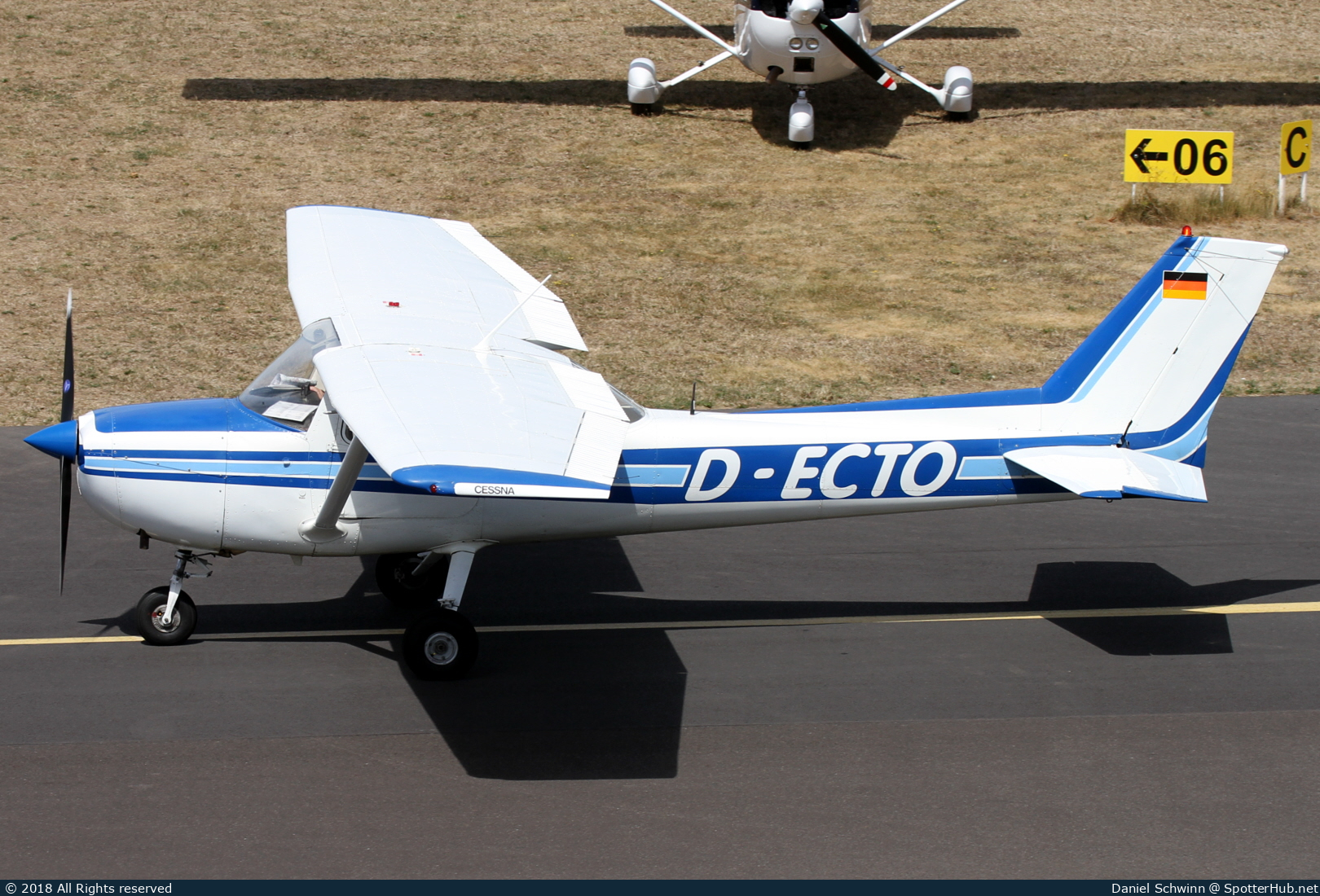 Photo of D-ECTO - Reims-Cessna F150L operated by Motor-Flug-Club Warburg